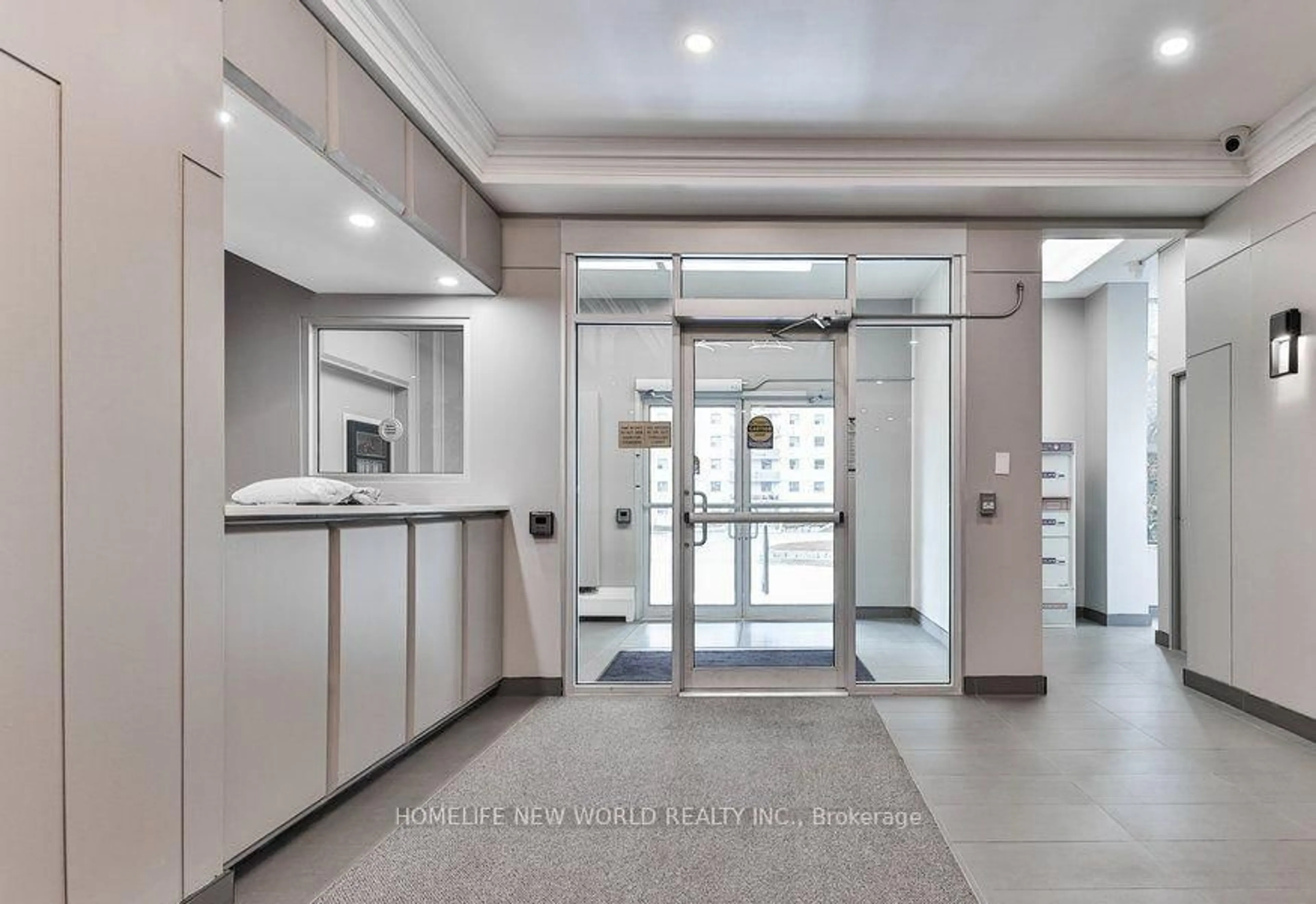 Indoor foyer for 975 Warwick Crt #1005, Burlington Ontario L7T 3Z7