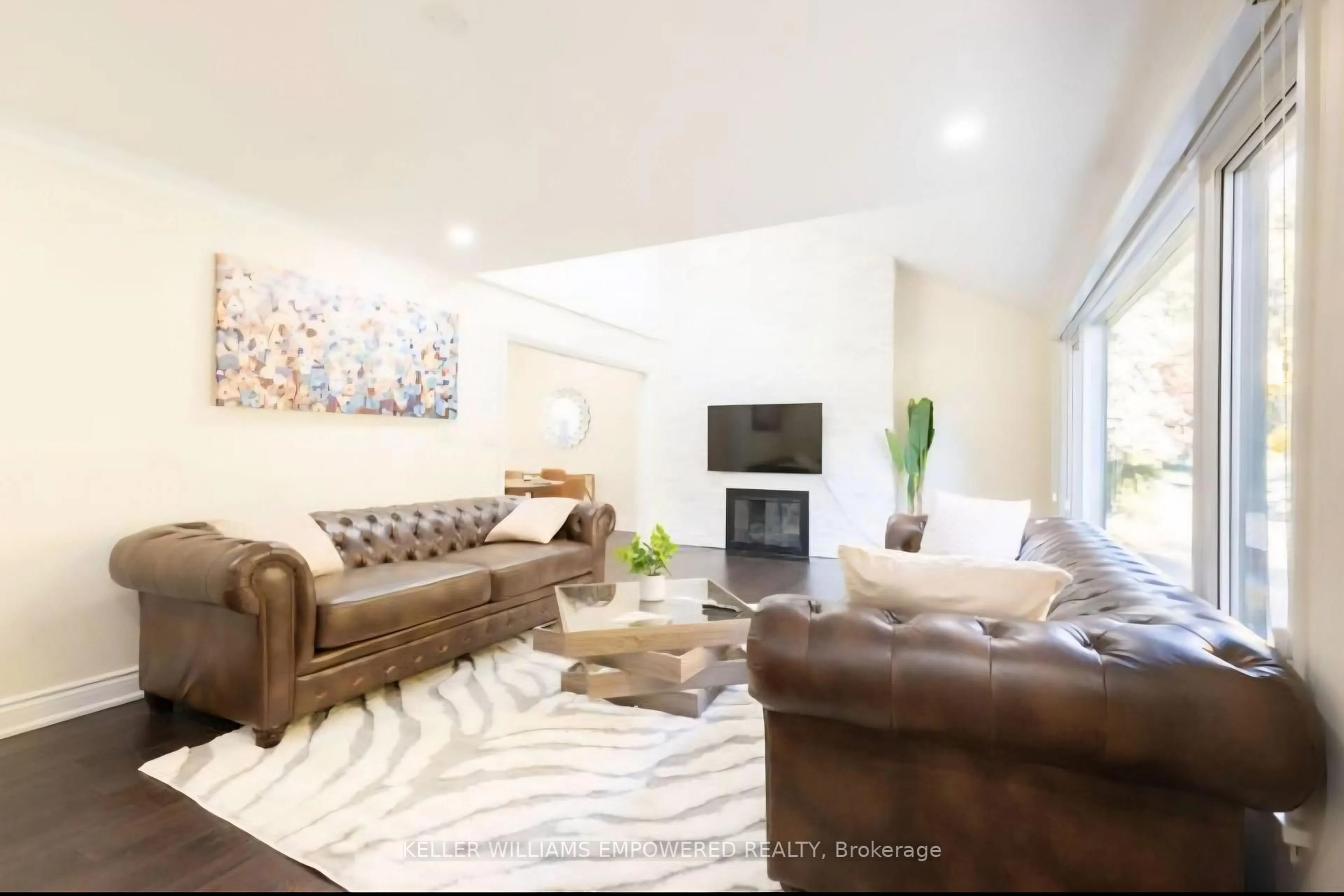 Living room with furniture, unknown for 876 Parkland Ave, Mississauga Ontario L5H 3H1