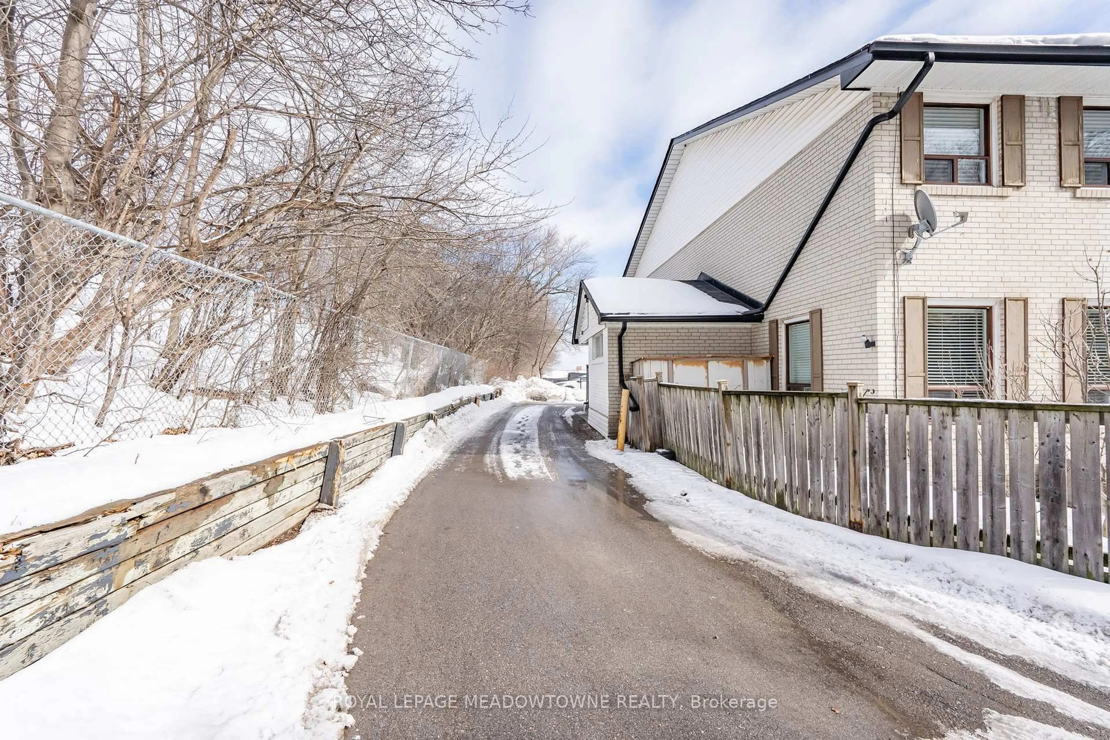 Unknown for 61 Ardglen Dr #19, Brampton Ontario L6W 1V1