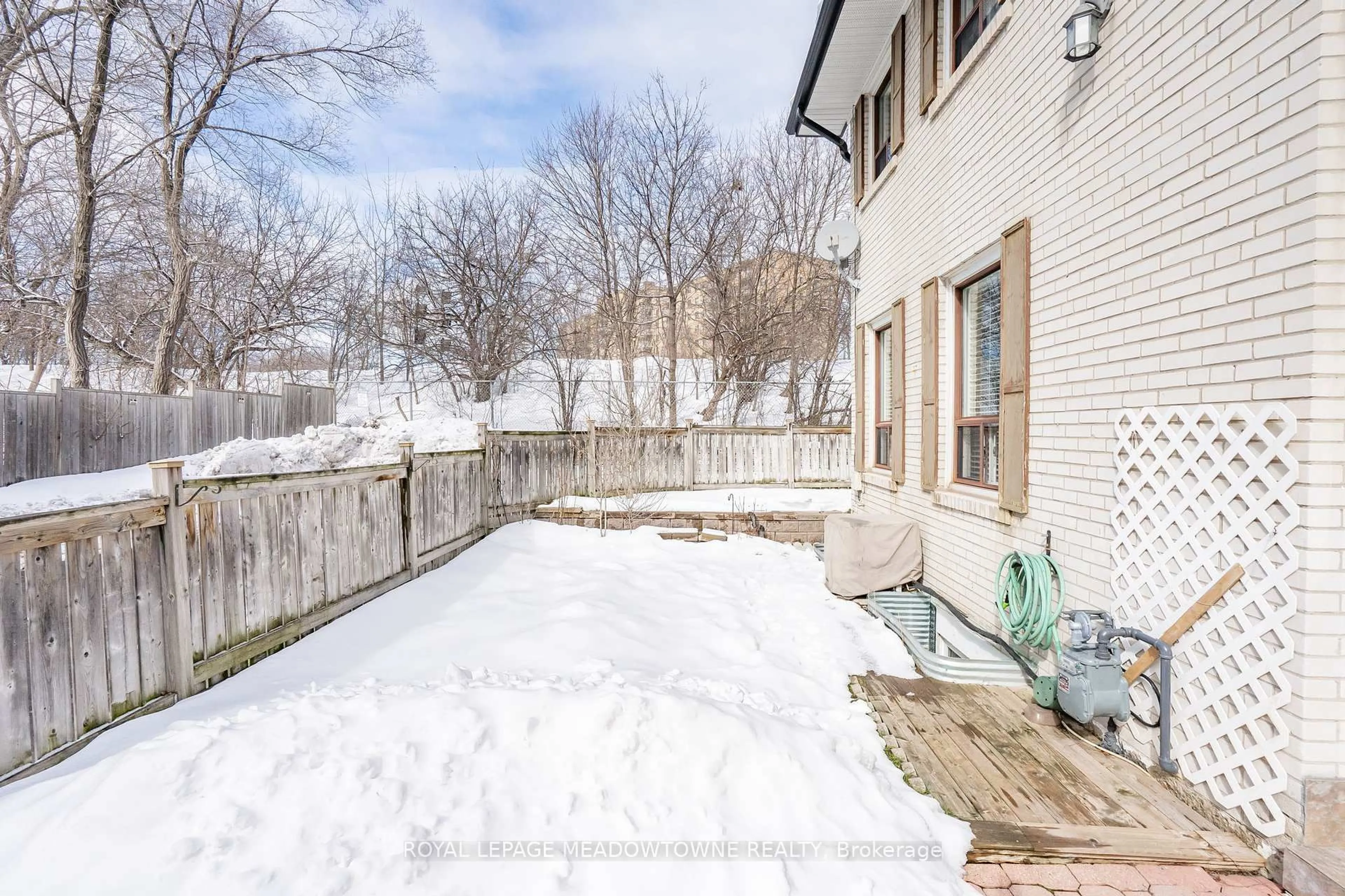 Patio, street for 61 Ardglen Dr #19, Brampton Ontario L6W 1V1