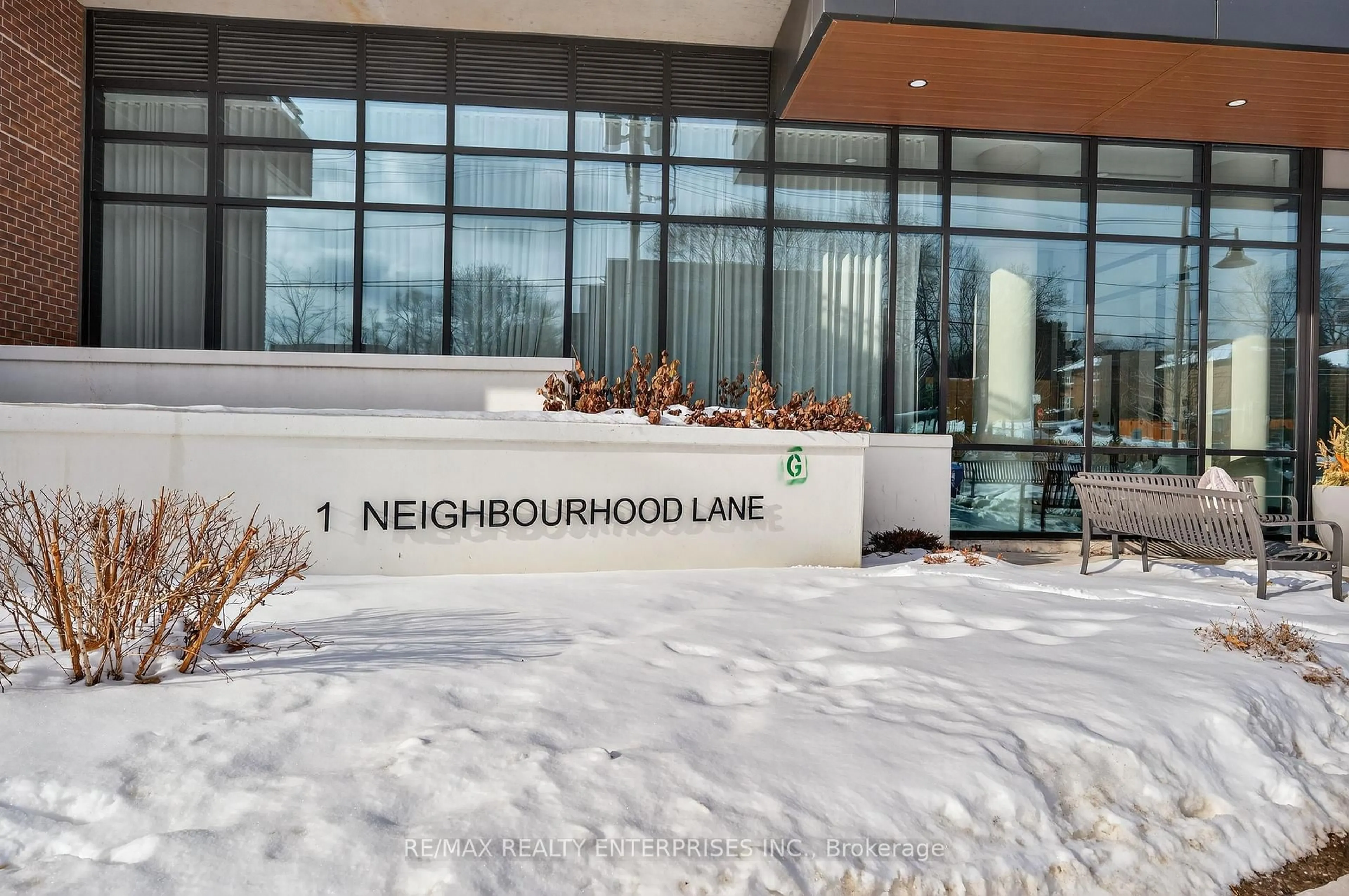 Indoor foyer for 1 Neighbourhood Lane #401, Toronto Ontario M8Y 0C2