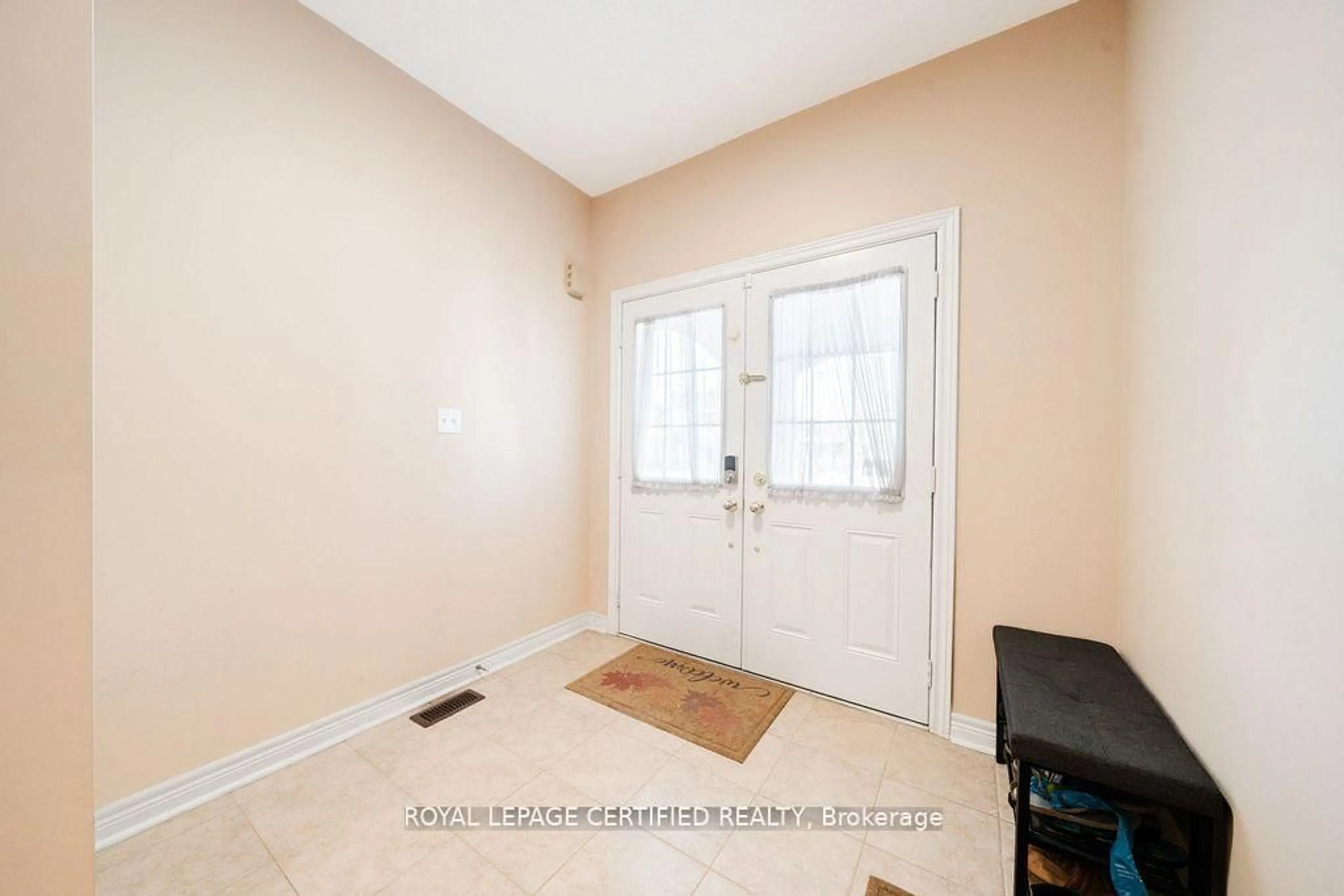 Indoor entryway for 408 Bessborough Dr, Milton Ontario L9T 8P8