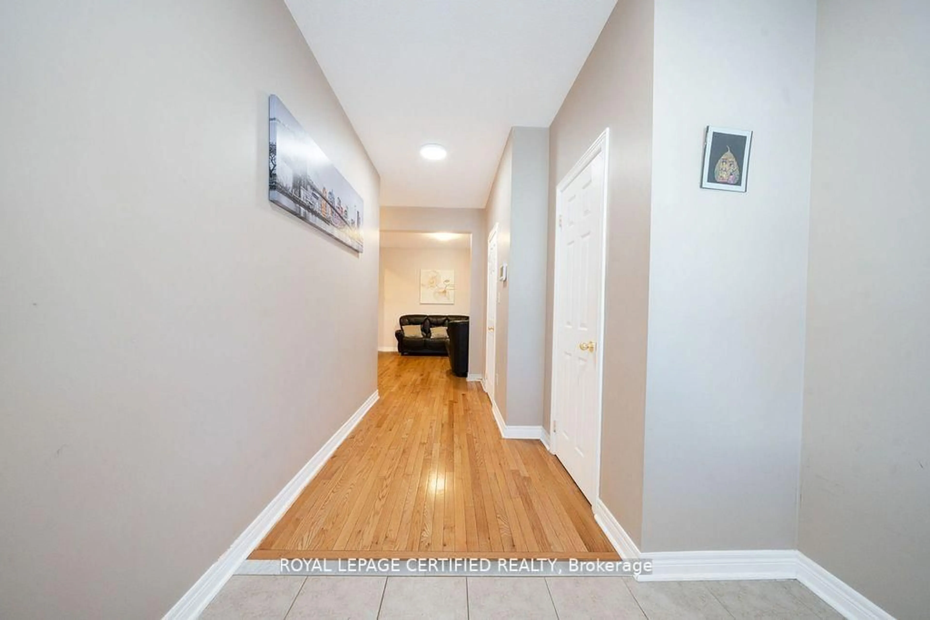 Indoor entryway for 408 Bessborough Dr, Milton Ontario L9T 8P8