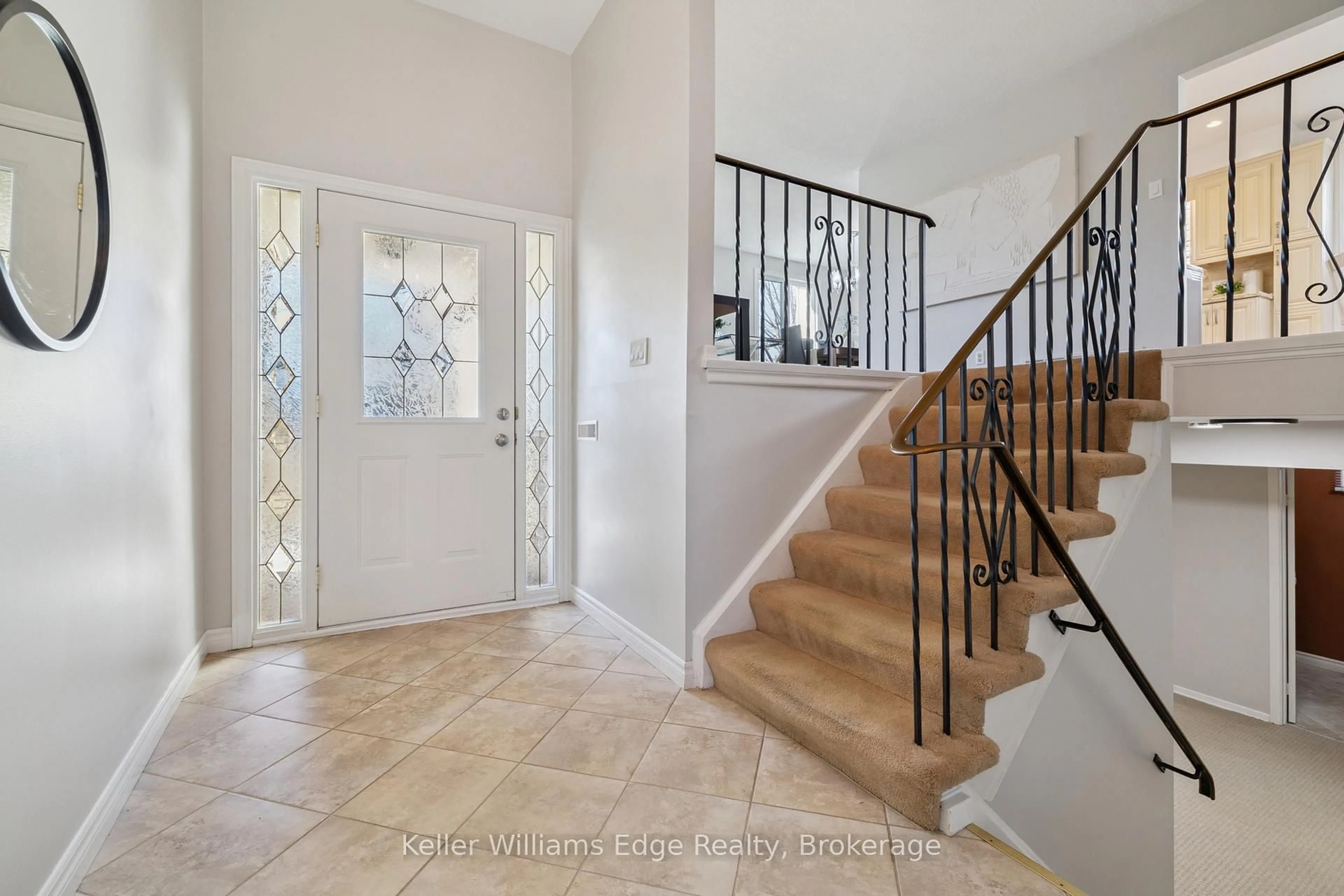 Indoor entryway for 2268 Wyandotte Dr, Oakville Ontario L6L 2T5