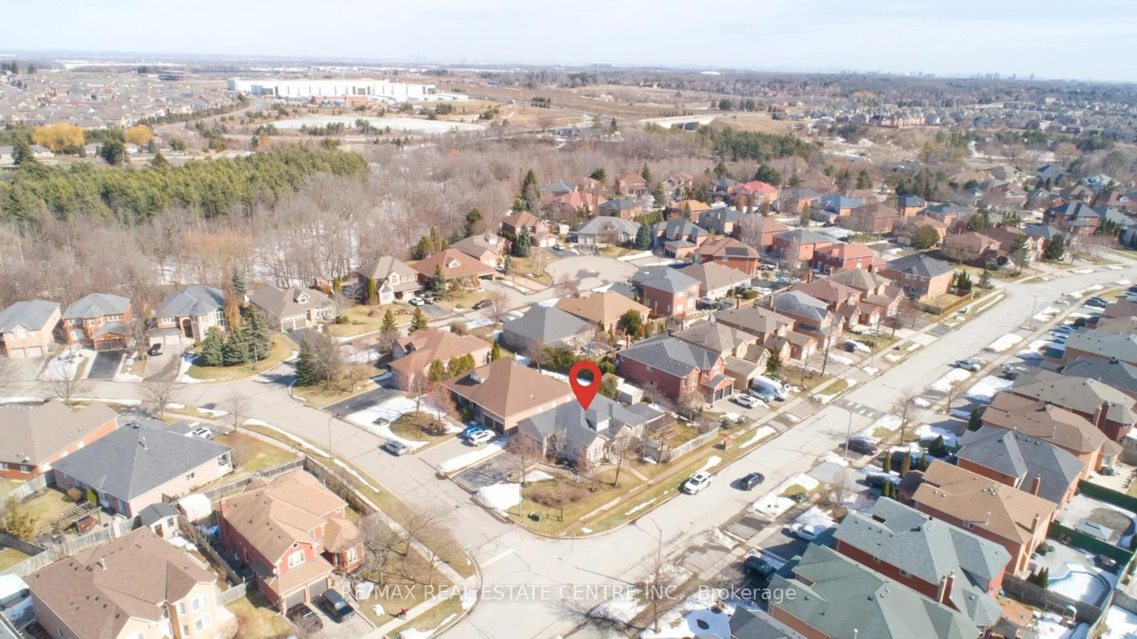 A pic from outside/outdoor area/front of a property/back of a property/a pic from drone, street for 1 Kirkwood Cres, Caledon Ontario L7C 1A5