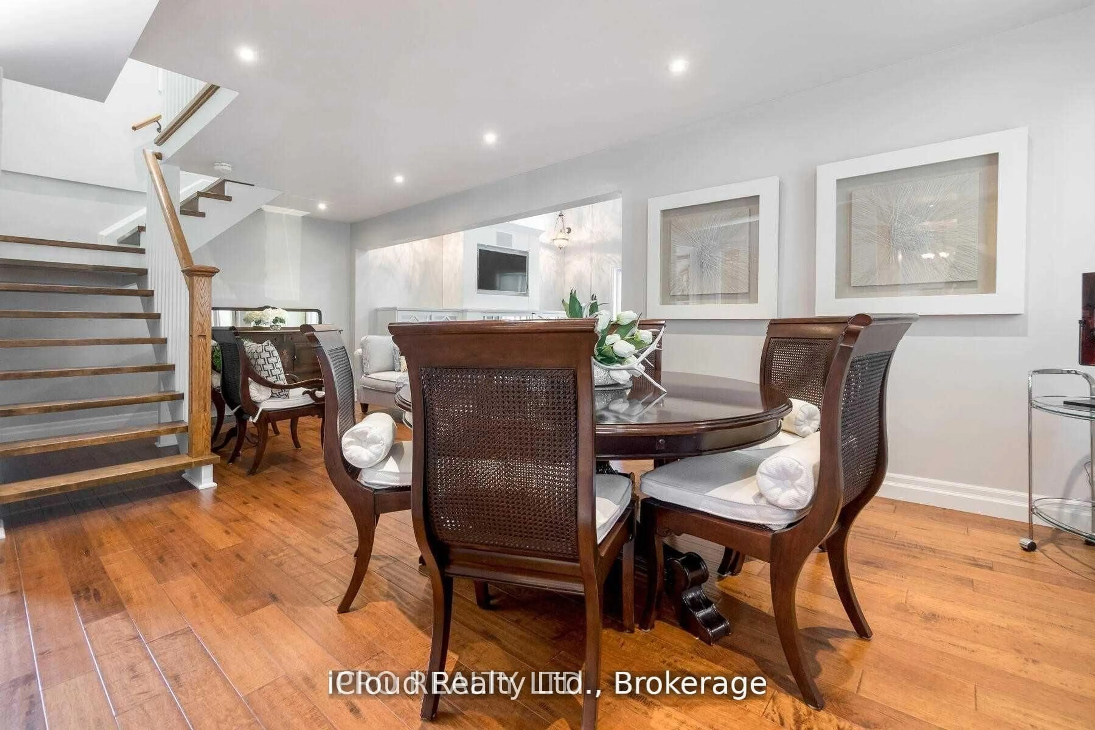 Dining room, wood/laminate floor for 18 Sunset Blvd, Brampton Ontario L6X 1W8