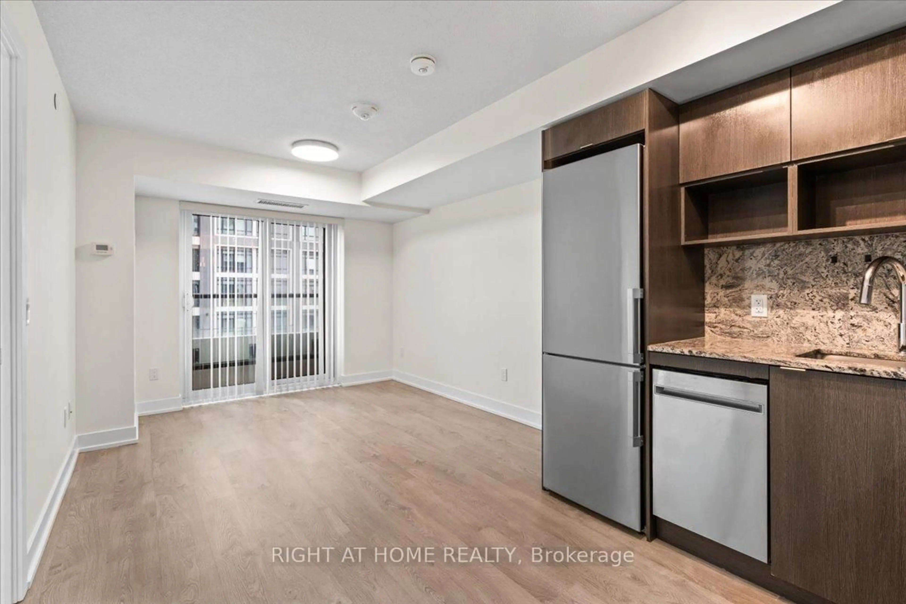 Unknown for 9 Mabelle Ave #521, Toronto Ontario M9A 4X7