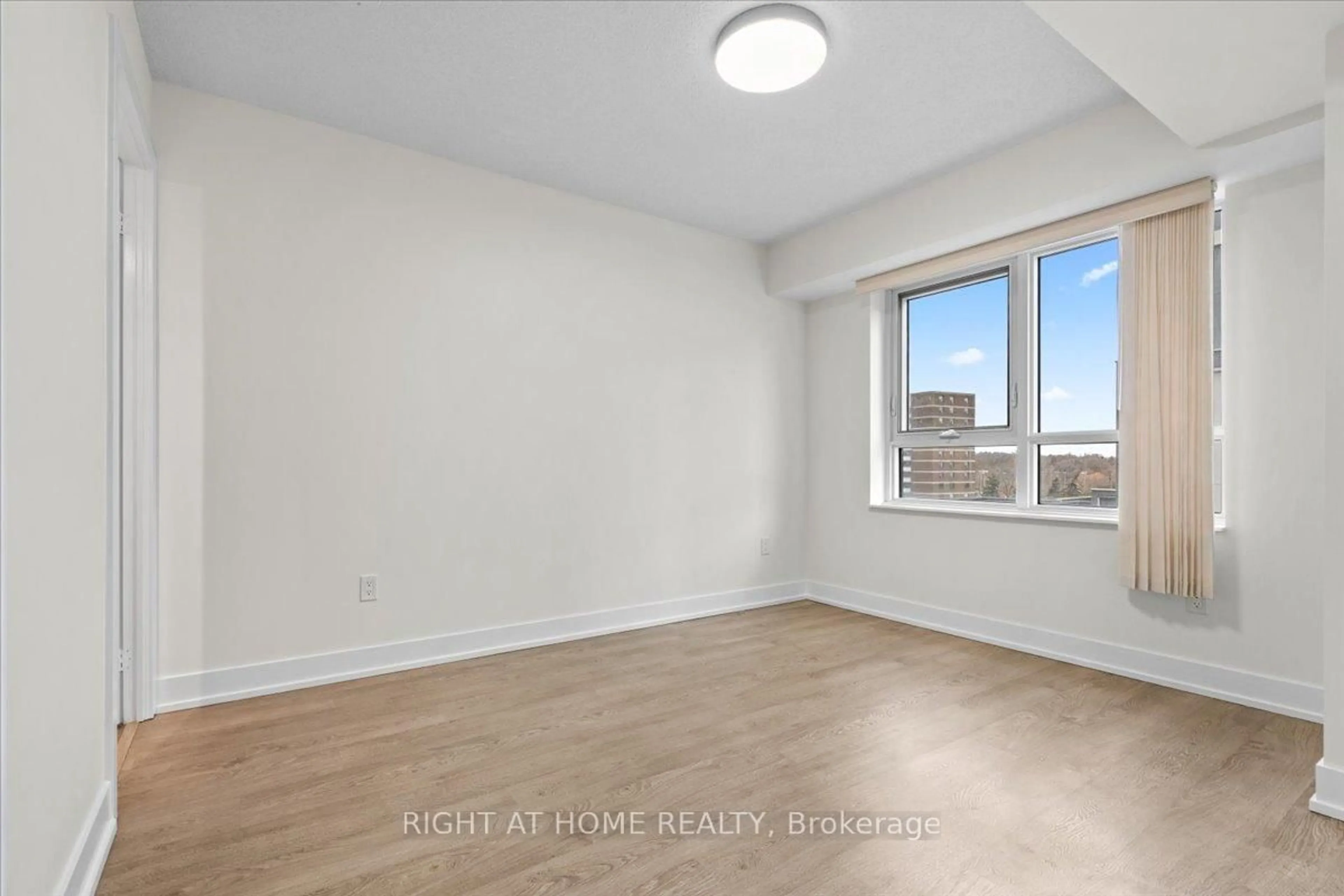 A pic of a room for 9 Mabelle Ave #521, Toronto Ontario M9A 4X7