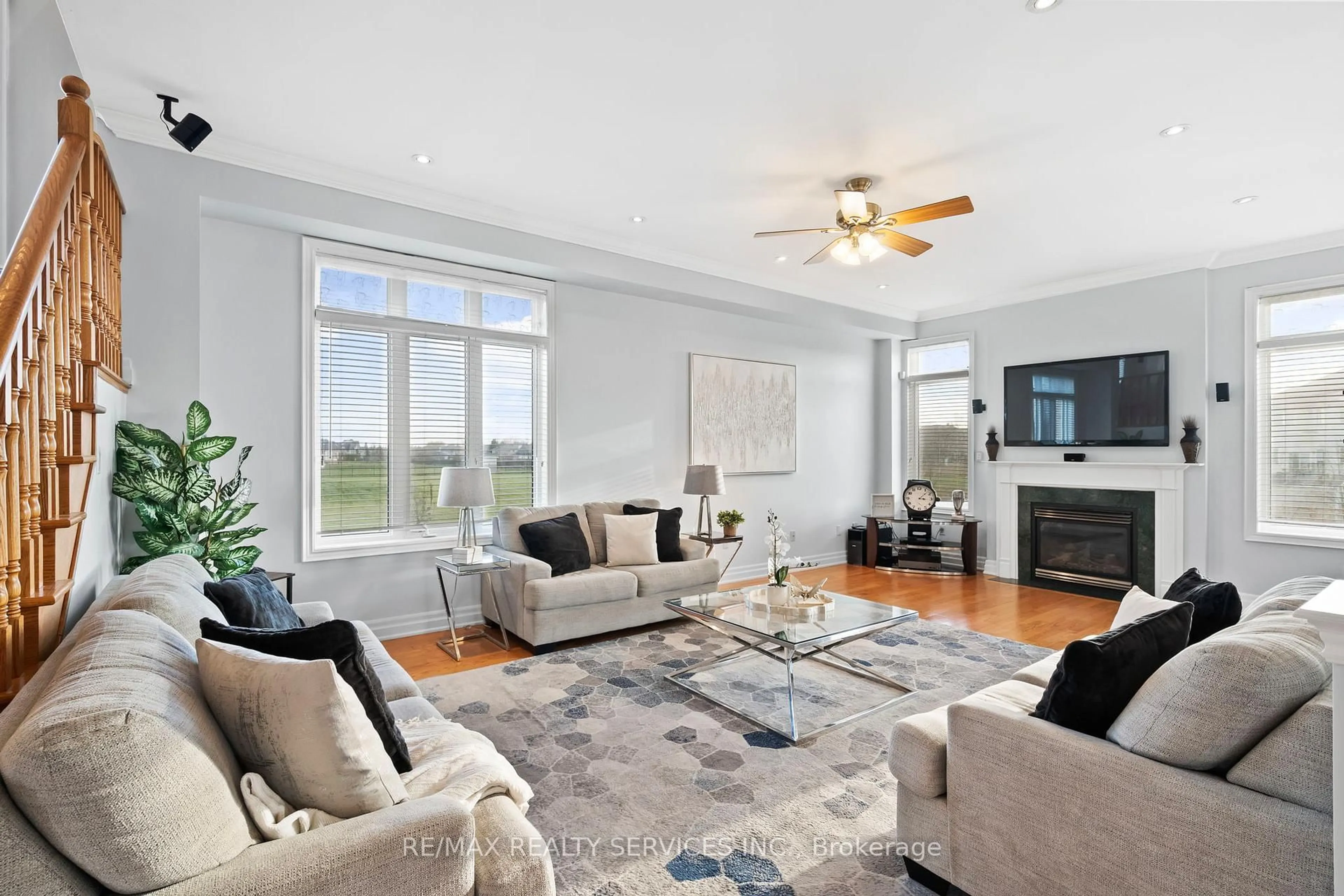 Living room with furniture, unknown for 5 Farina Dr, Brampton Ontario L6P 0E3