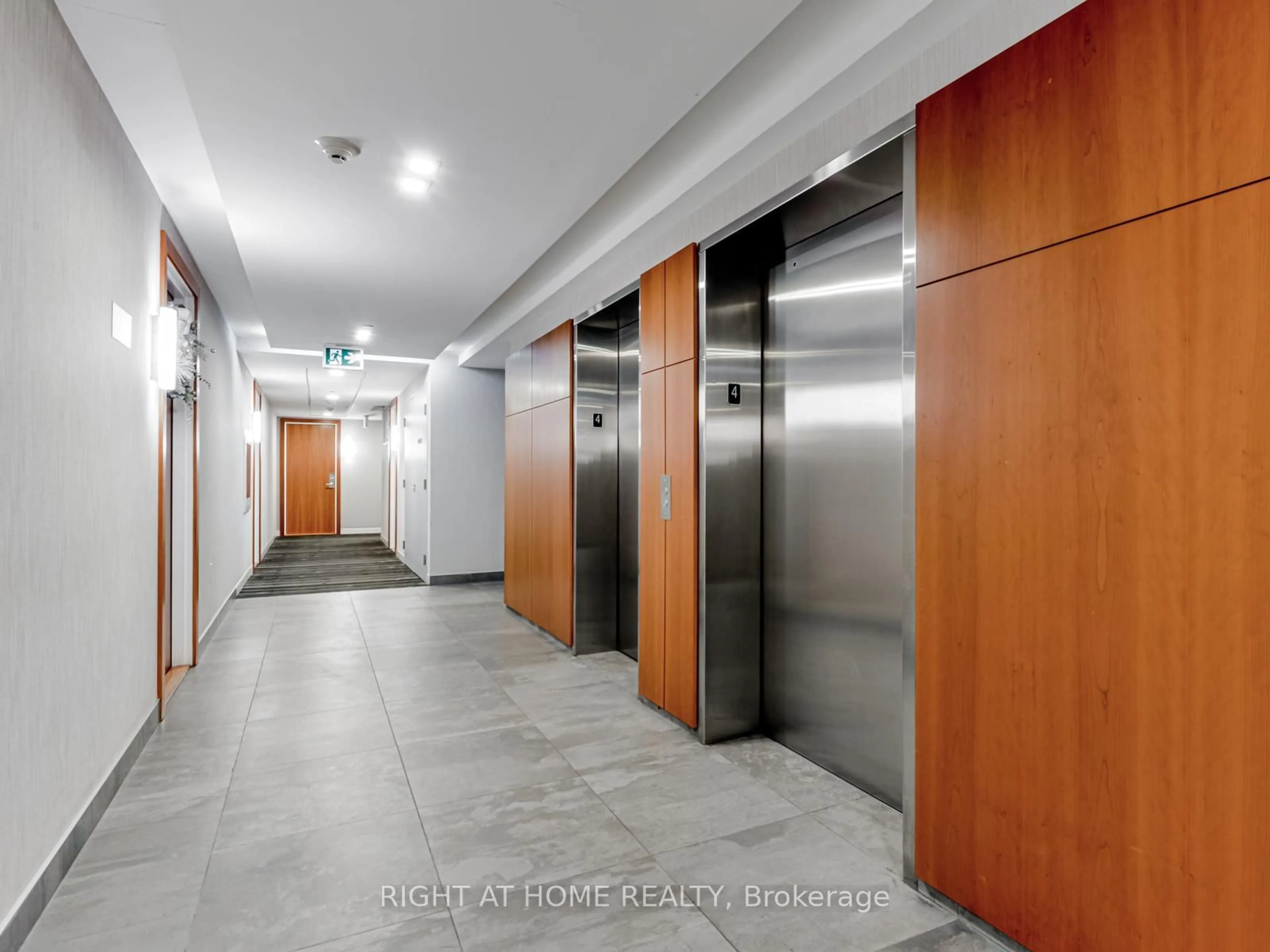 Indoor foyer for 2800 Keele St #518, Toronto Ontario M3M 2G4