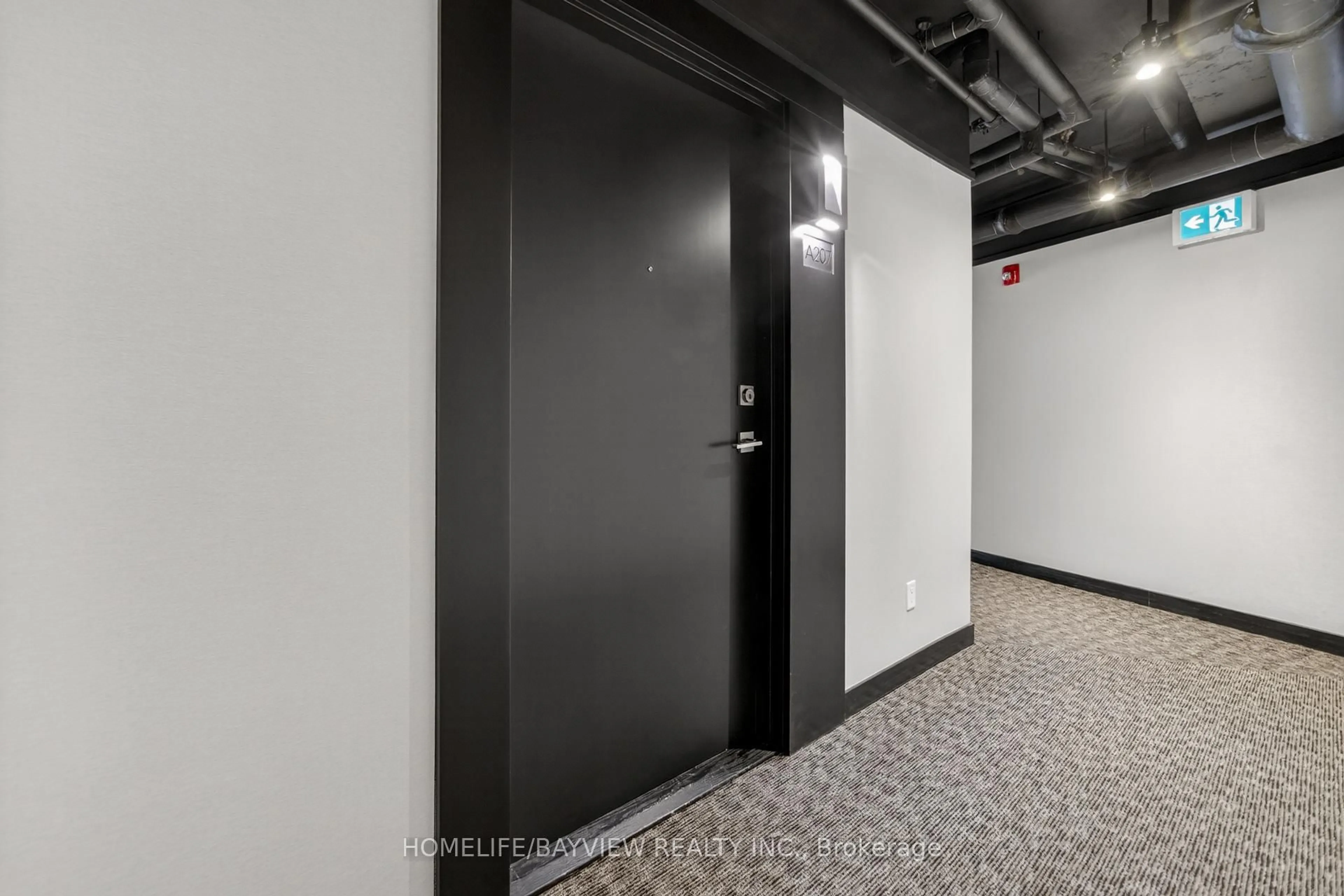 Indoor foyer for 5230 Dundas St #A207, Burlington Ontario L7L 0J5