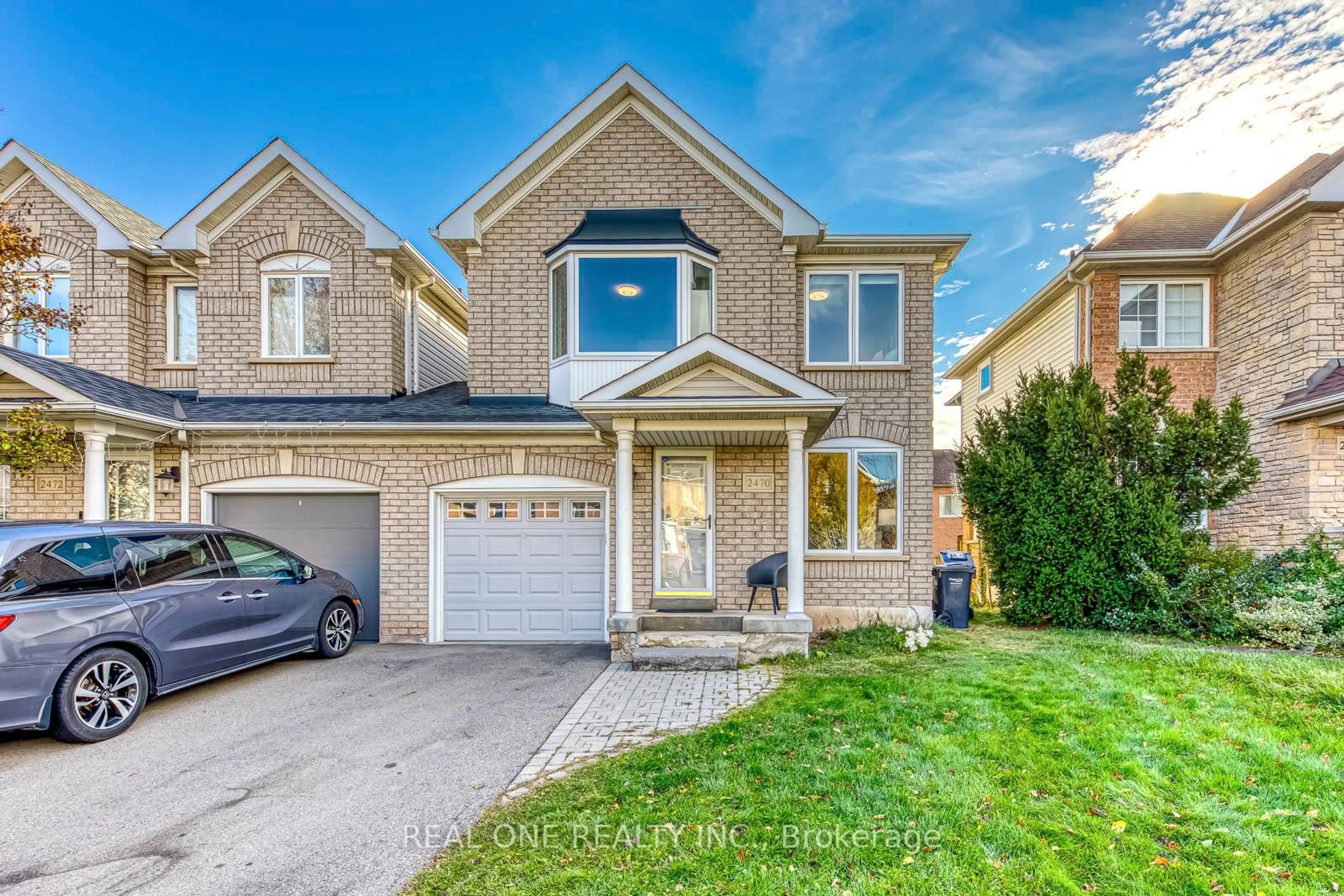 Home with vinyl exterior material, street for 2470 Bankside Dr, Mississauga Ontario L5M 6E6