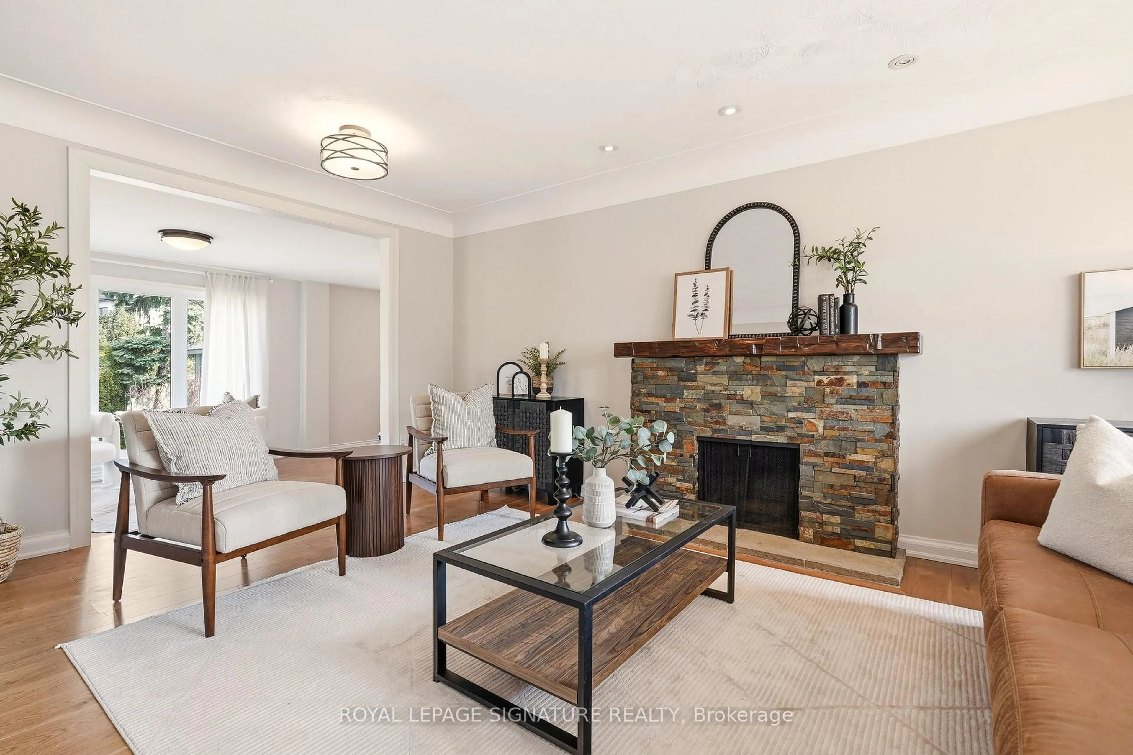 Living room with furniture, unknown for 45 Crescent Rd, Oakville Ontario L6K 1W3