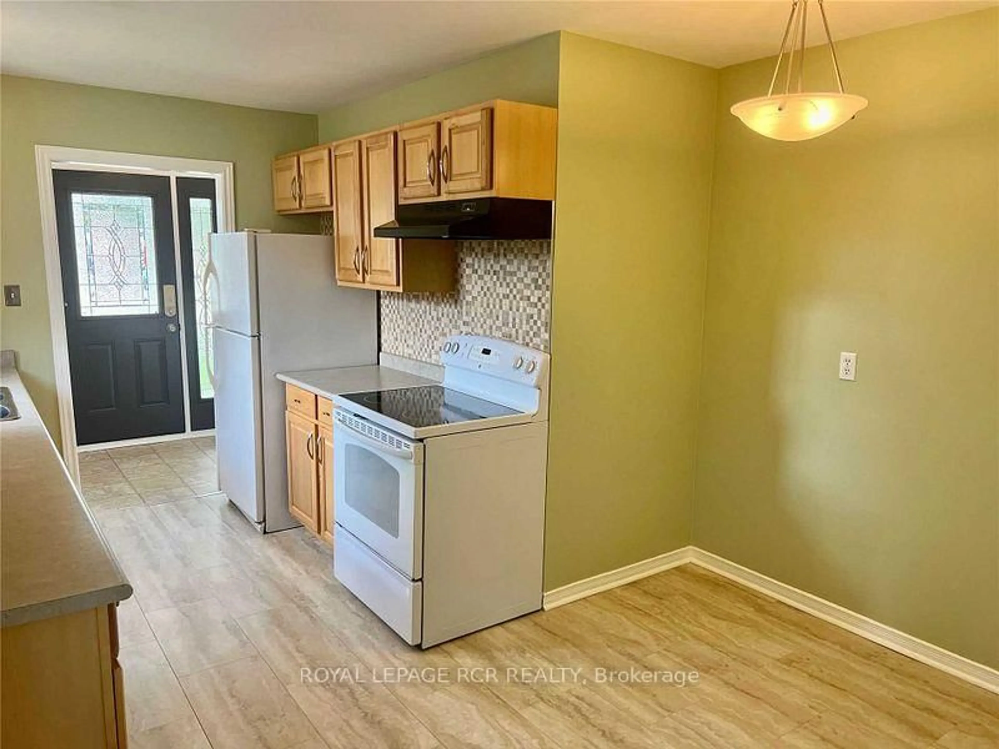 Standard kitchen, unknown for 17 Edelwild Dr, Orangeville Ontario L9W 2Y4