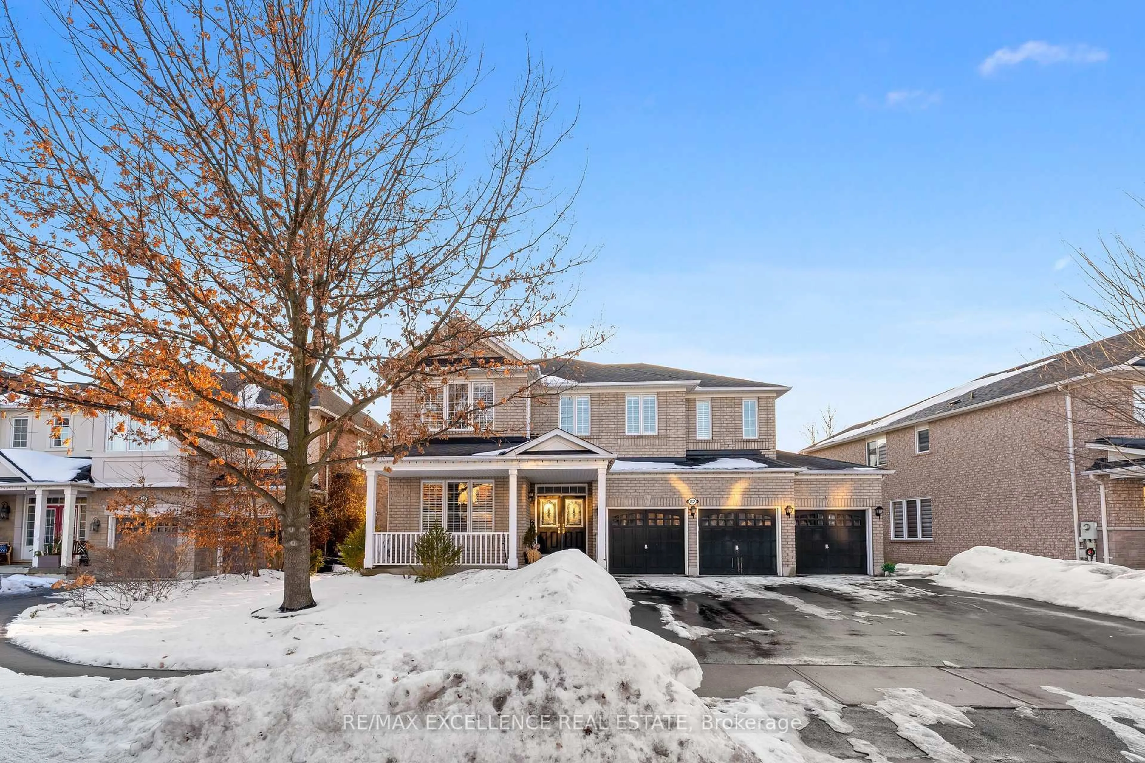 A pic from outside/outdoor area/front of a property/back of a property/a pic from drone, street for 82 Bloomsbury Ave, Brampton Ontario L6P 1S6