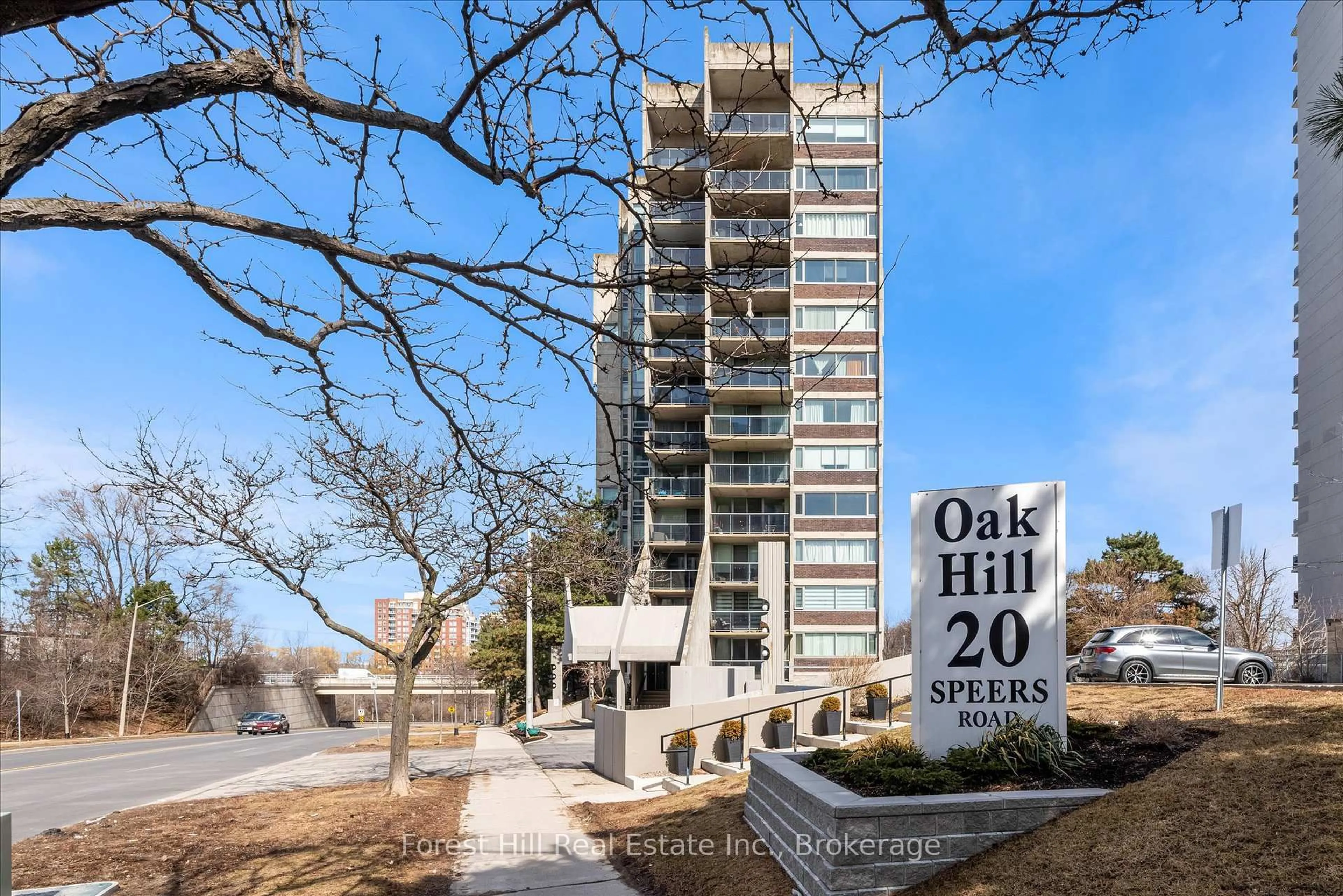 Indoor foyer for 20 Speers Rd #502, Oakville Ontario L6K 3R5