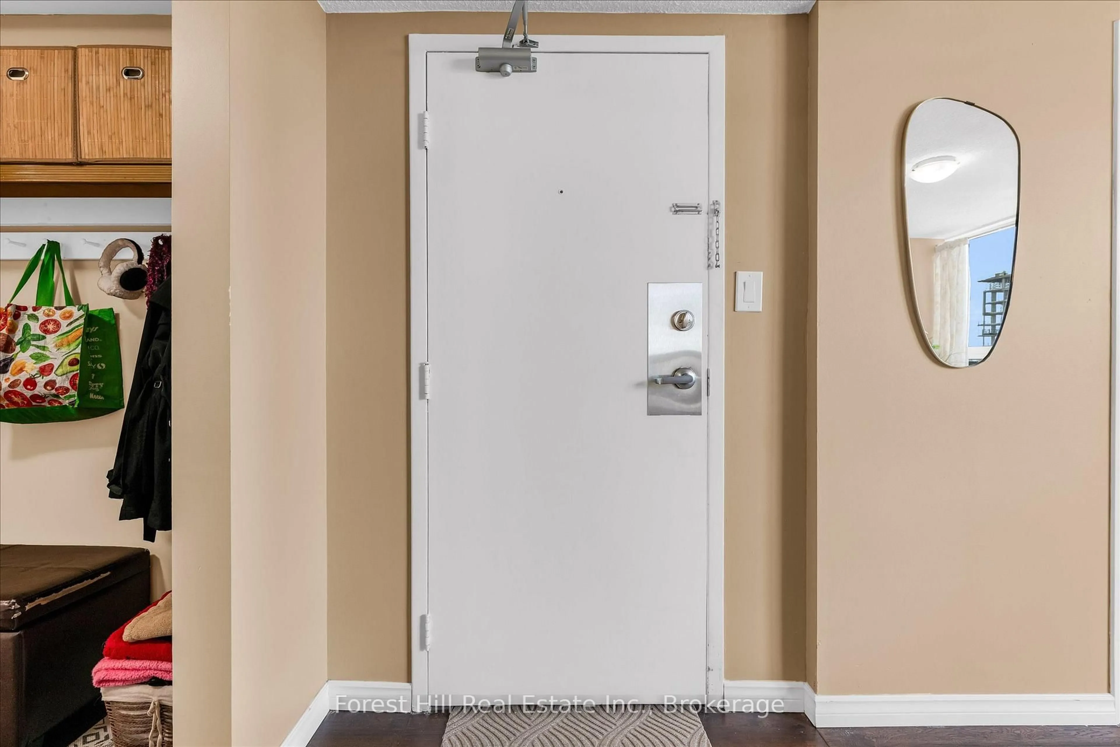 Indoor entryway for 20 Speers Rd #502, Oakville Ontario L6K 3R5