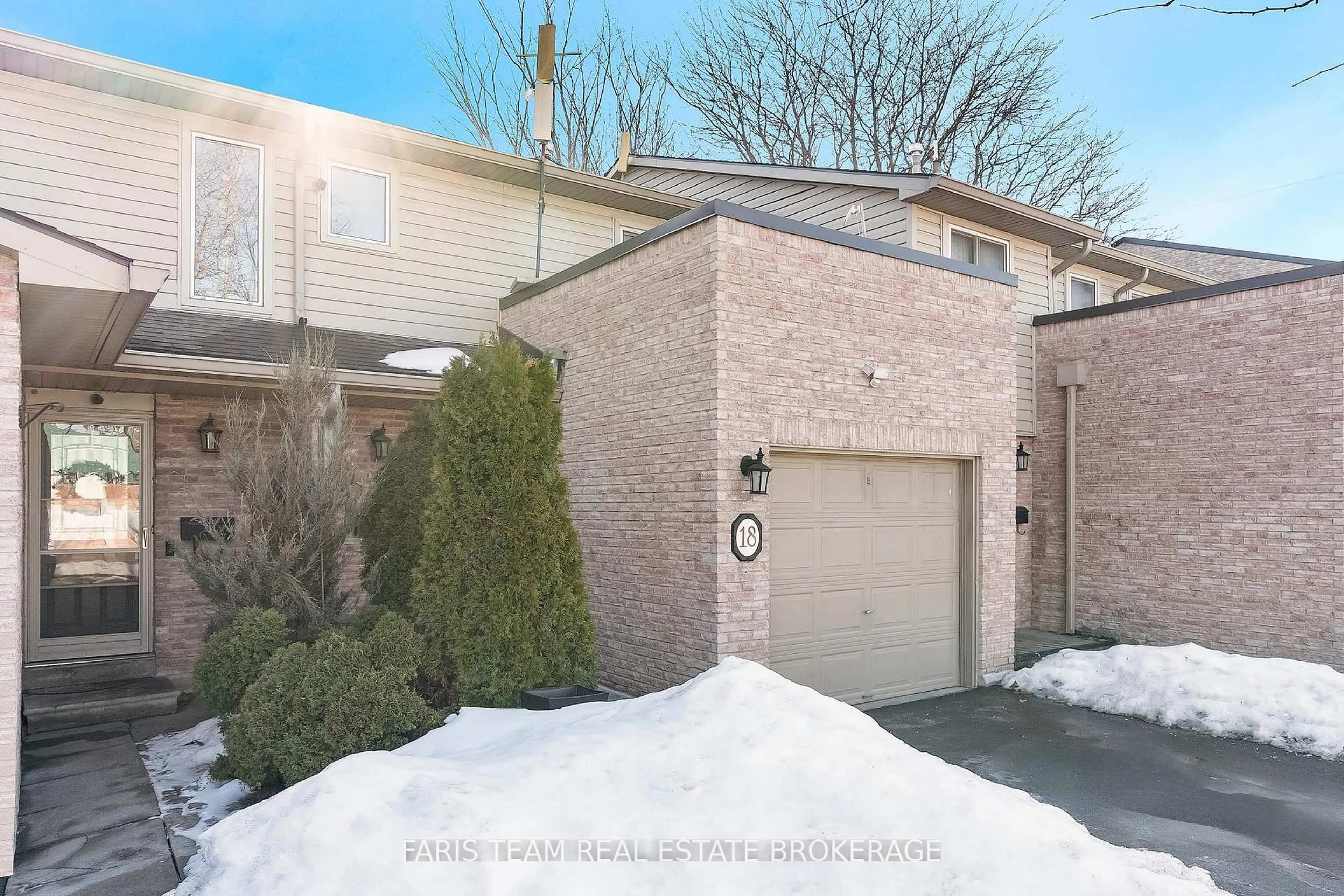Home with brick exterior material, street for 2075 Asta Dr #18, Mississauga Ontario L5A 2T5