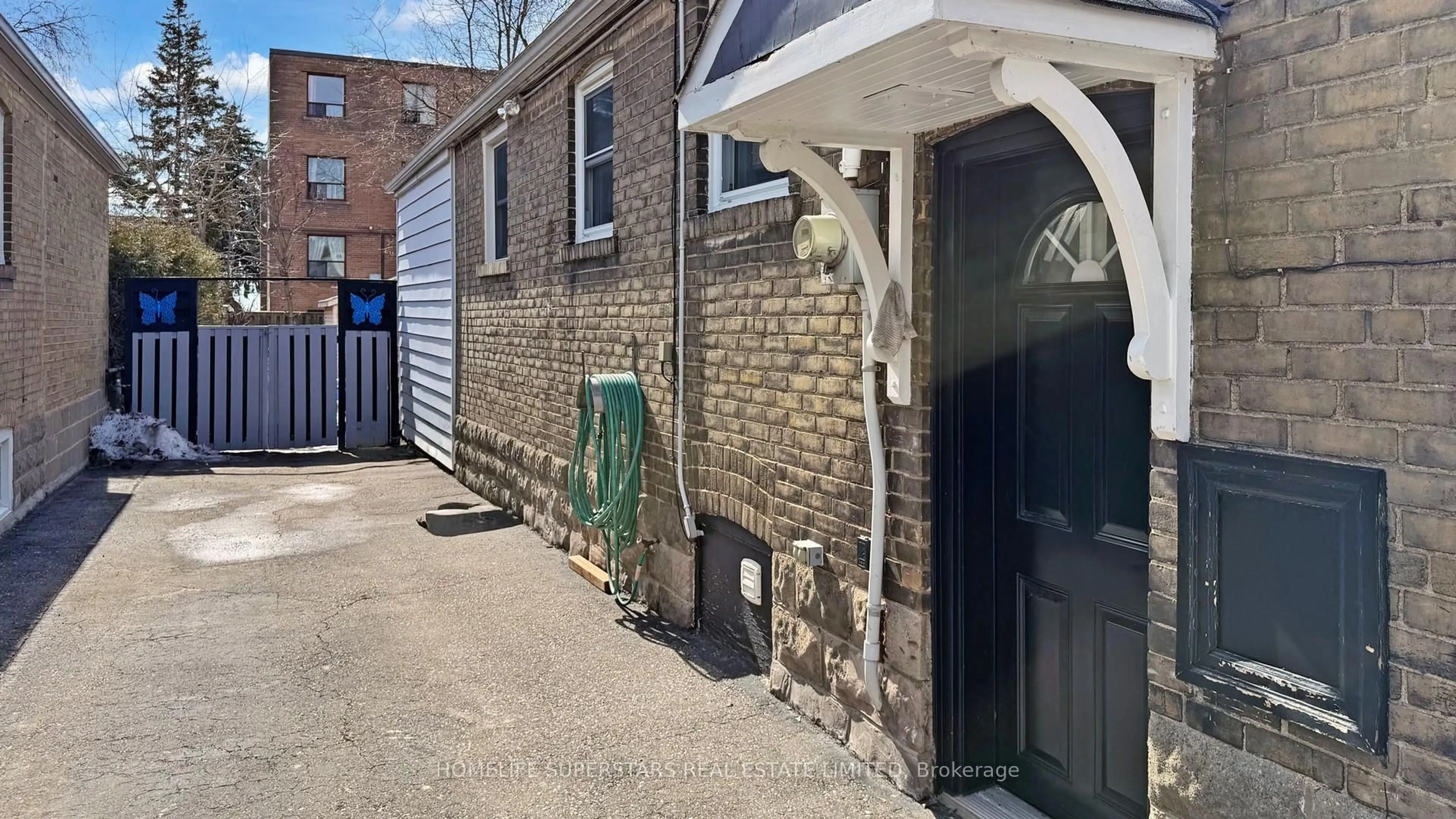 A pic from outside/outdoor area/front of a property/back of a property/a pic from drone, street for 59 ALBANI St, Toronto Ontario M8V 1X3