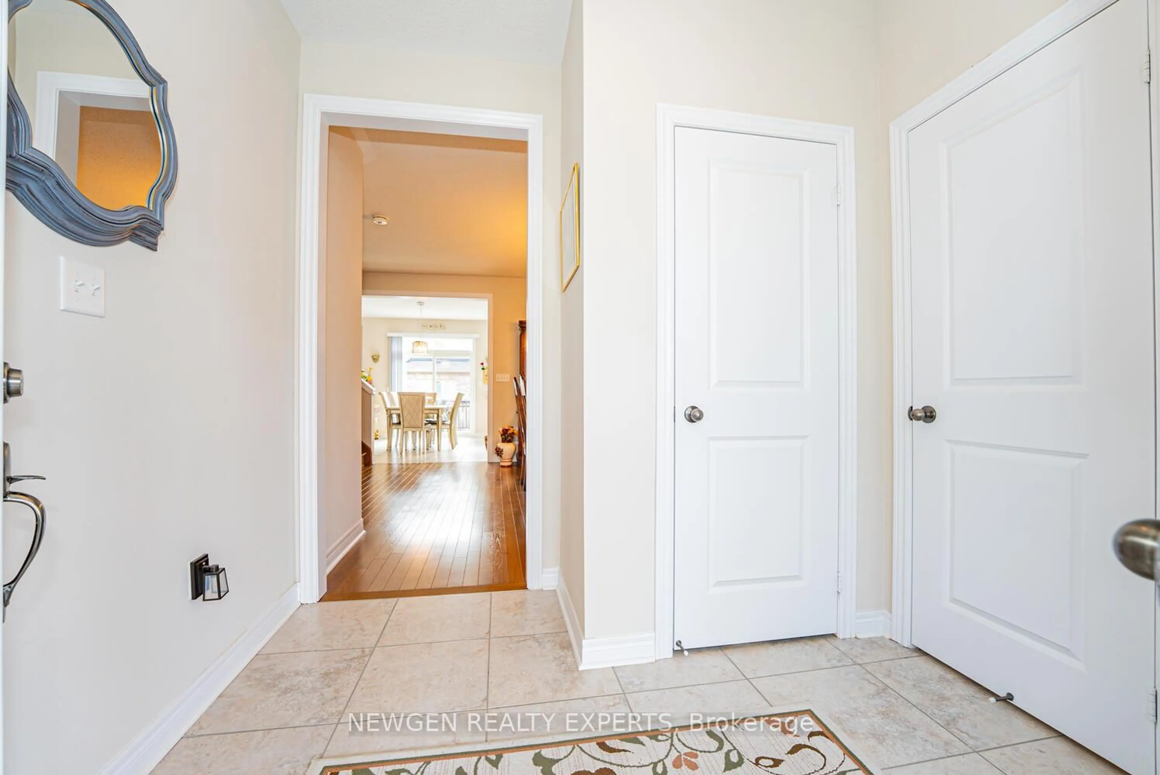 Indoor entryway for 46 MONUMENT Tr, Brampton Ontario L7A 4M9