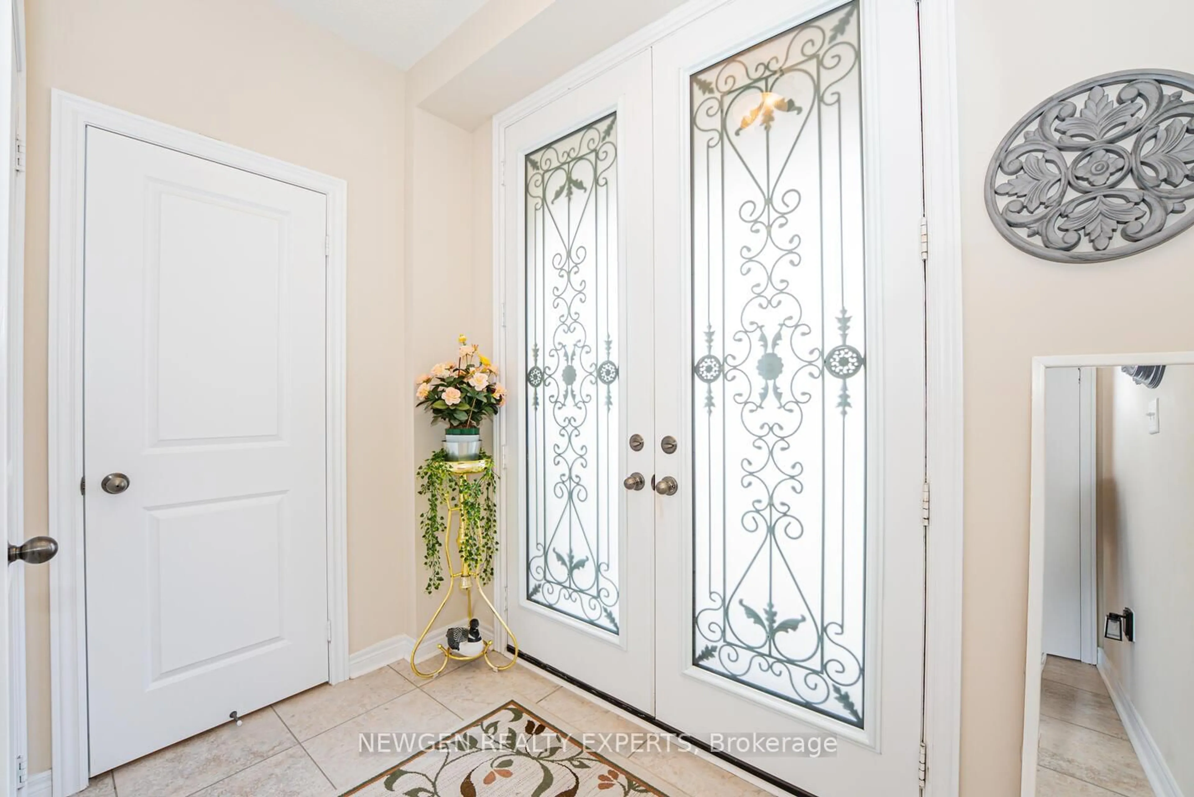 Indoor entryway for 46 MONUMENT Tr, Brampton Ontario L7A 4M9