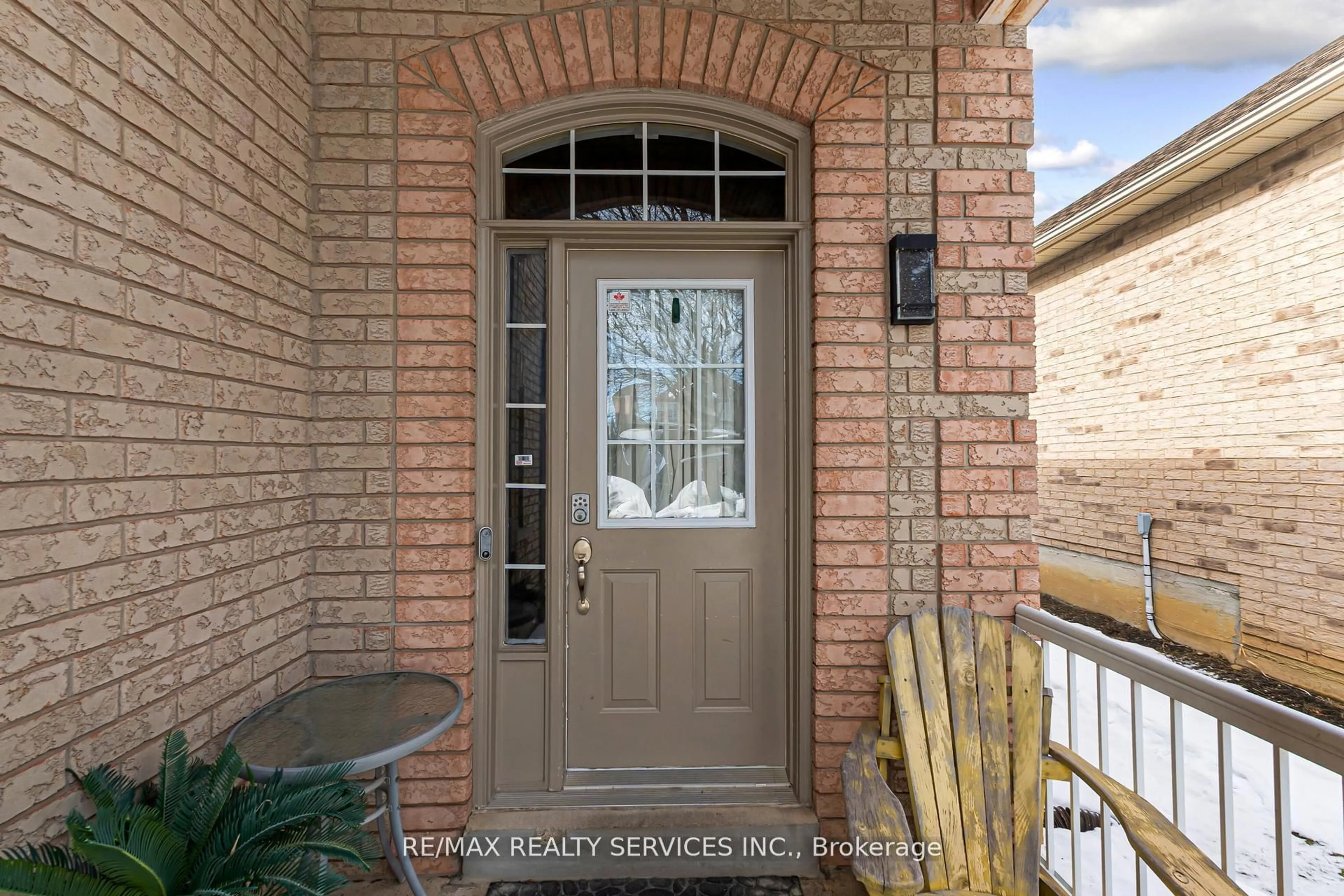 Indoor entryway for 50 Sunny Glen Cres, Brampton Ontario L7A 2C6