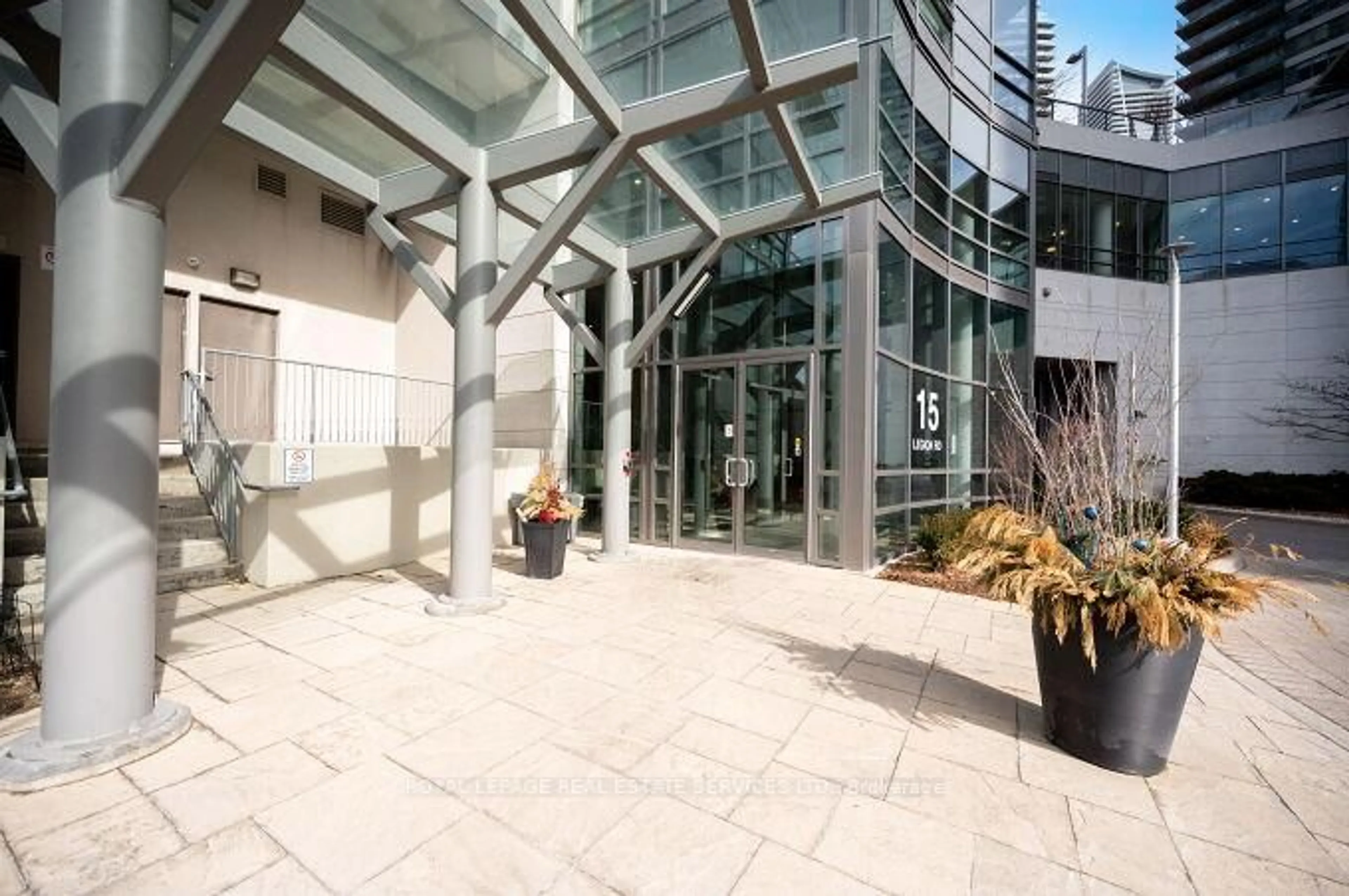 Indoor foyer for 15 Legion Rd #904, Toronto Ontario M8V 0A9