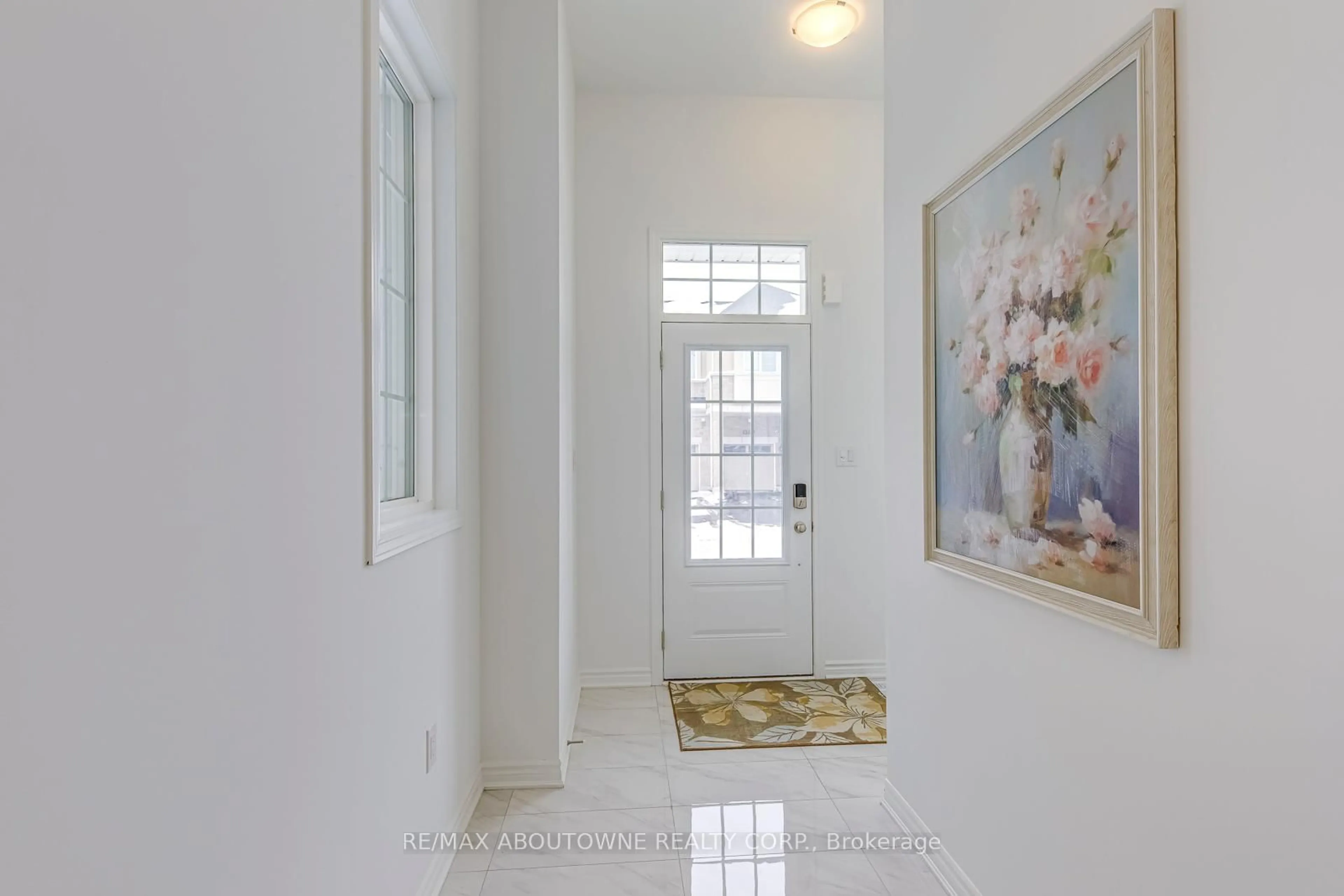 Indoor entryway for 1363 Copley Crt, Milton Ontario L9E 2E7