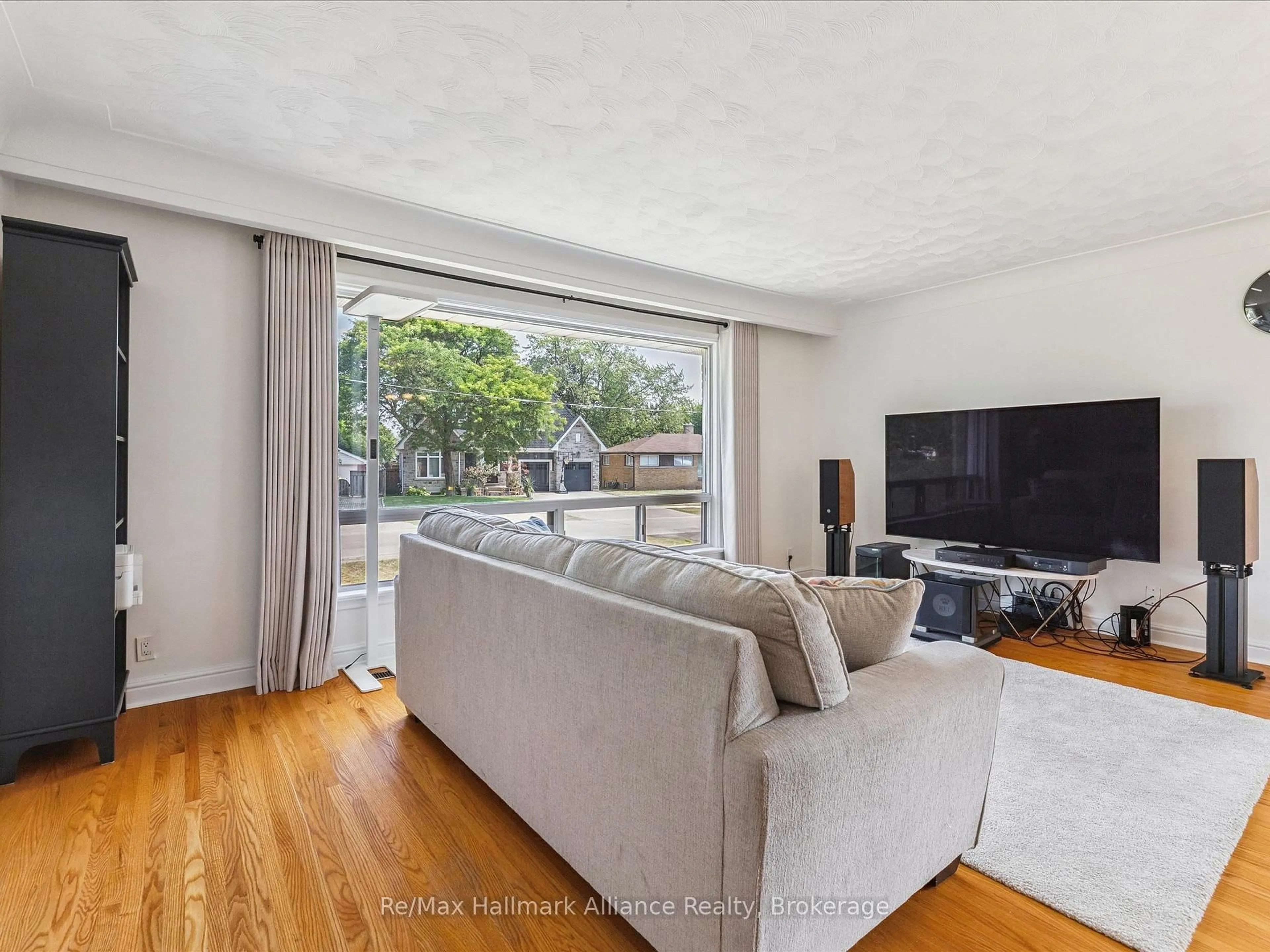 Living room with furniture, unknown for 300 Burton Rd, Oakville Ontario L6K 2K8