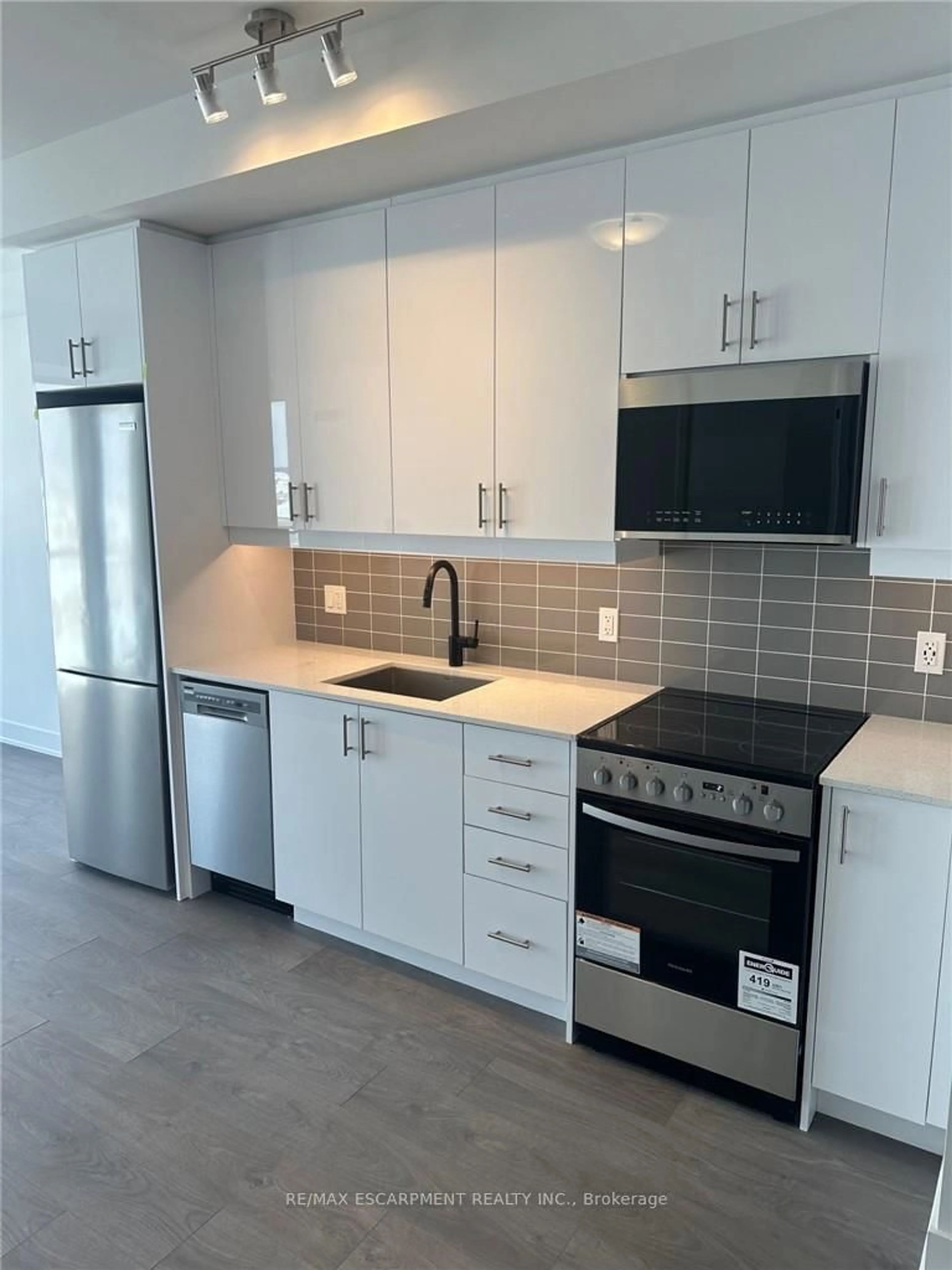 Standard kitchen, unknown for 2343 Khalsa Gate #727, Oakville Ontario L6M 4J2