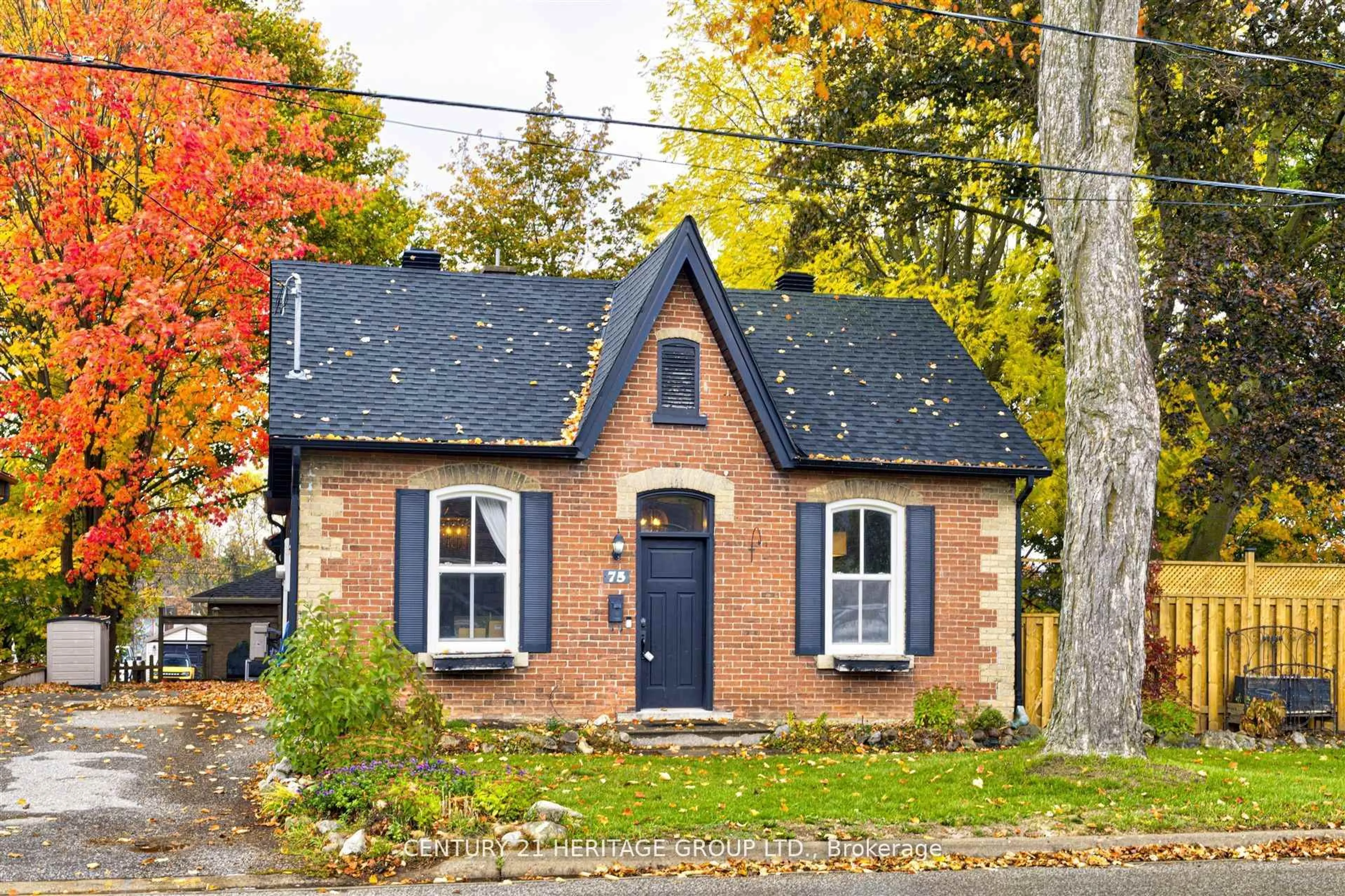 Home with brick exterior material, street for 75 John St, Orangeville Ontario L9W 2P7