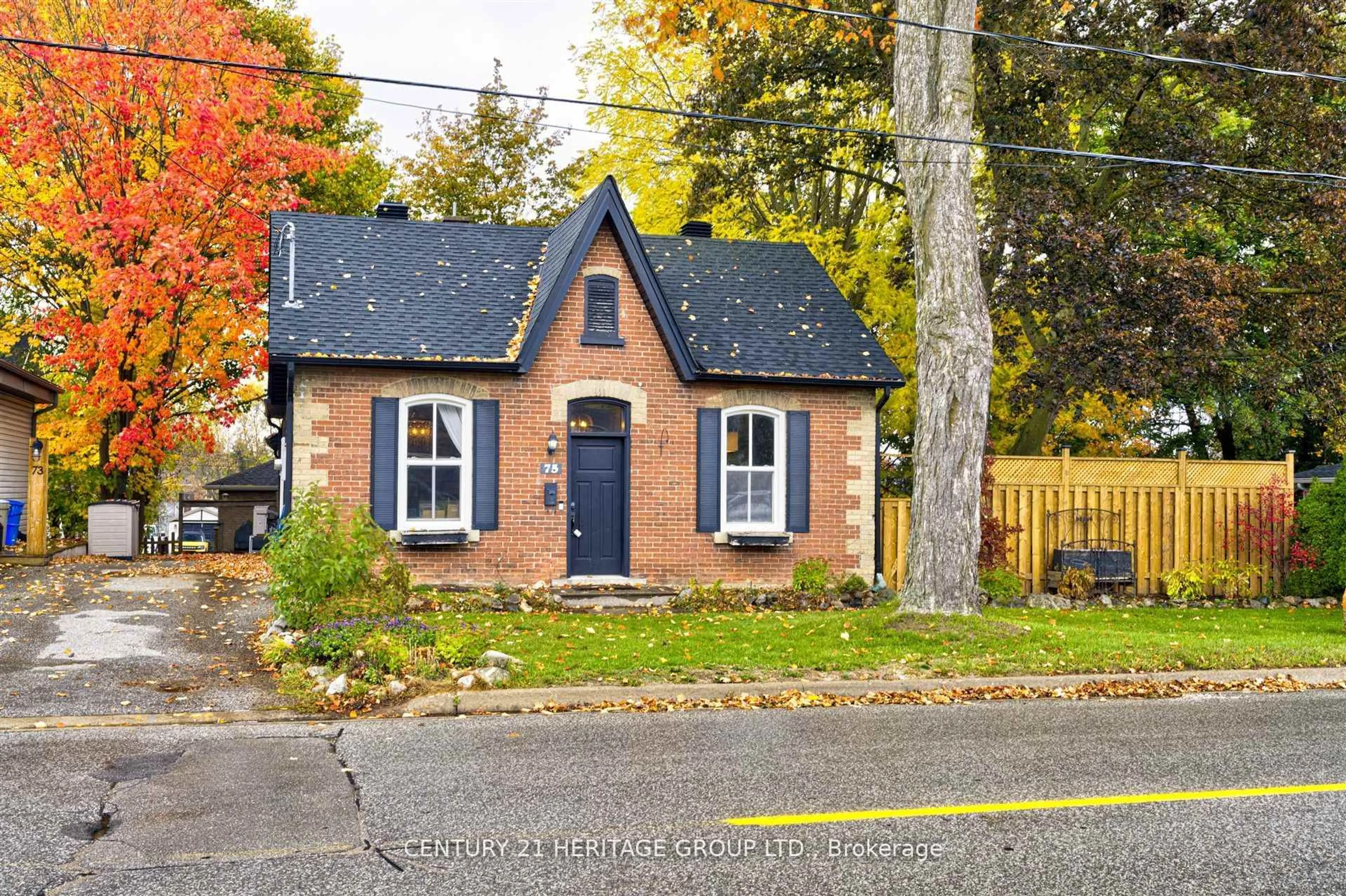 Home with brick exterior material, street for 75 John St, Orangeville Ontario L9W 2P7