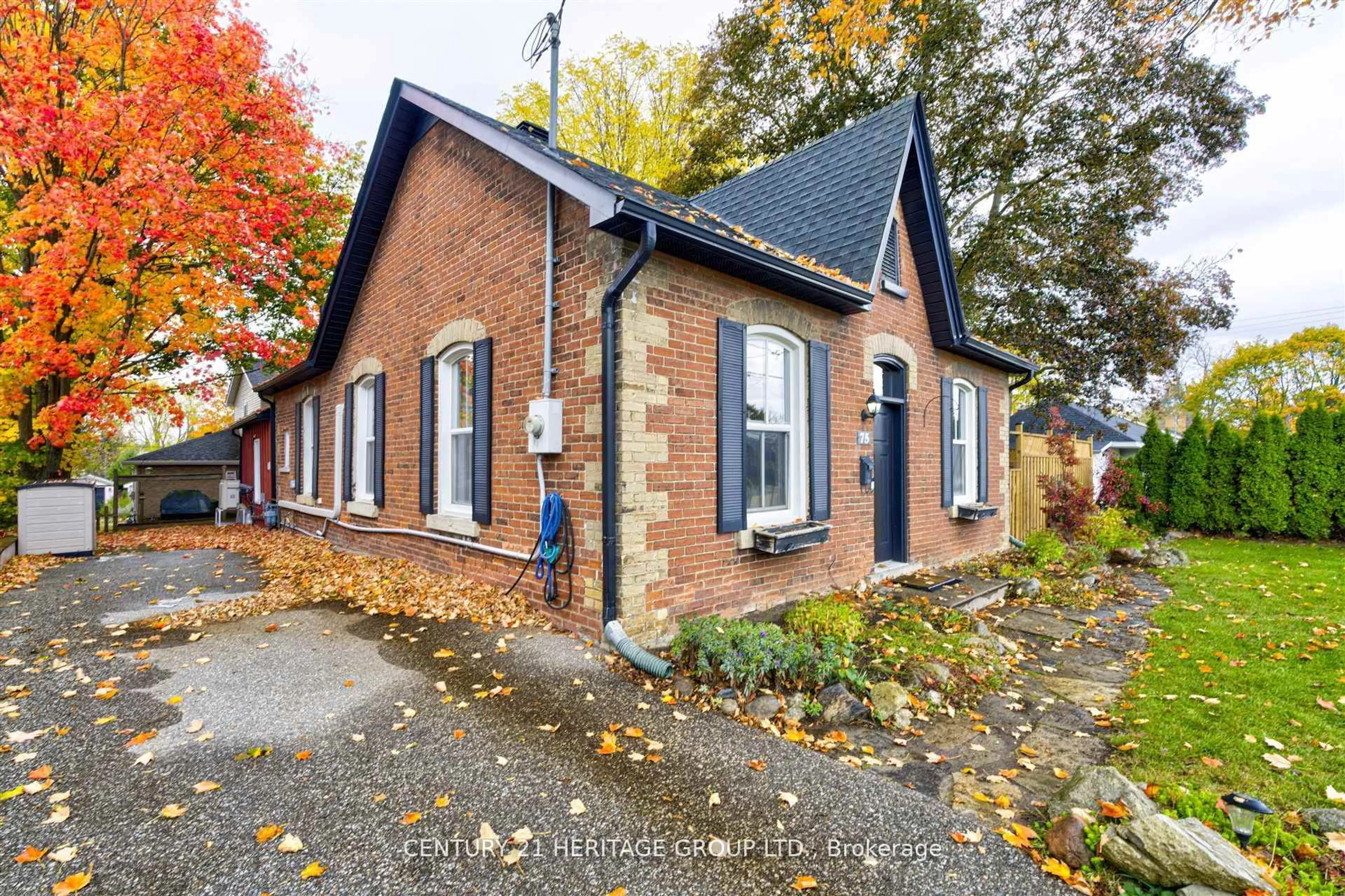 Home with brick exterior material, street for 75 John St, Orangeville Ontario L9W 2P7