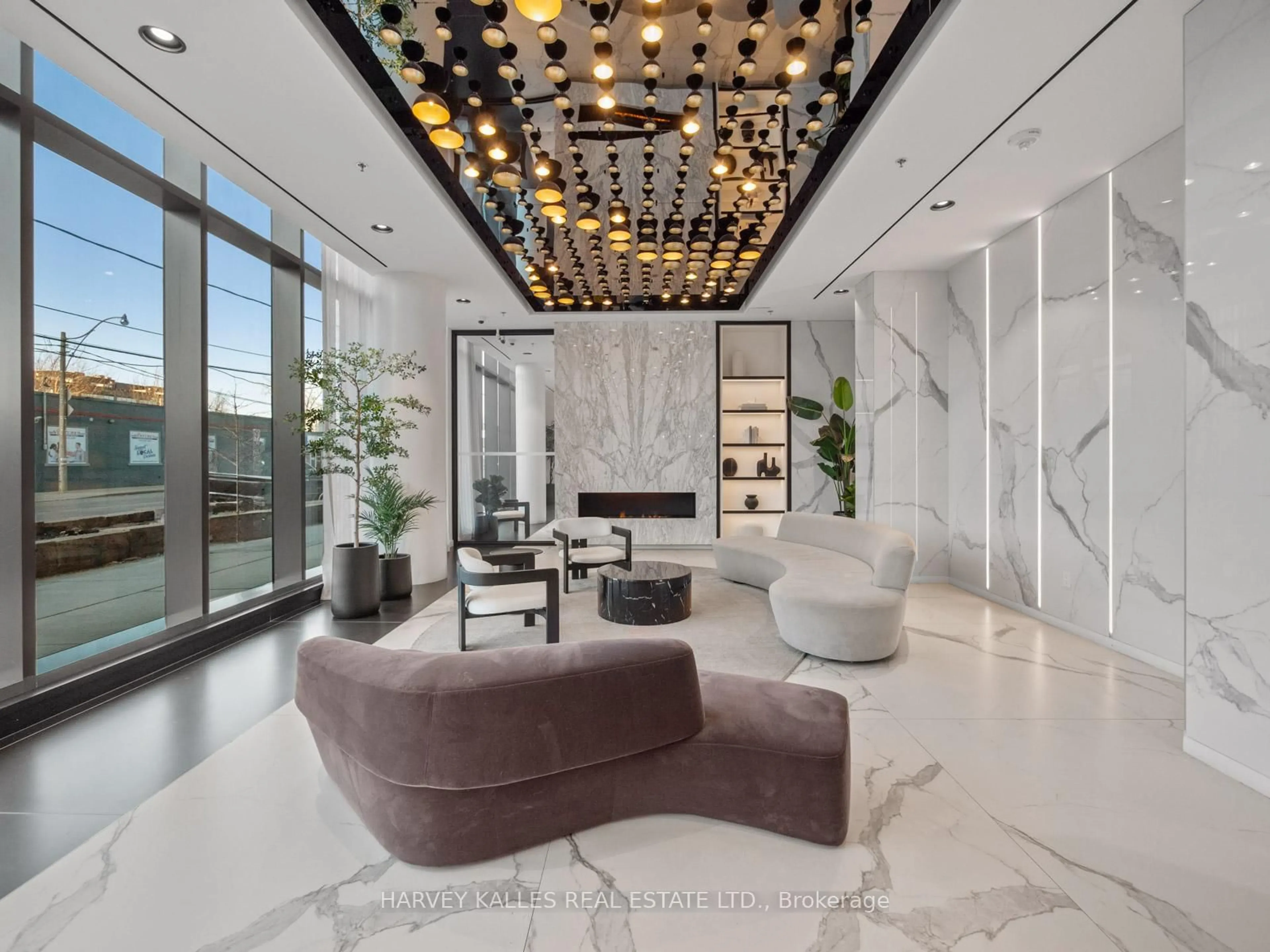 Indoor foyer for 1285 Dupont St #503, Toronto Ontario M6H 0E3