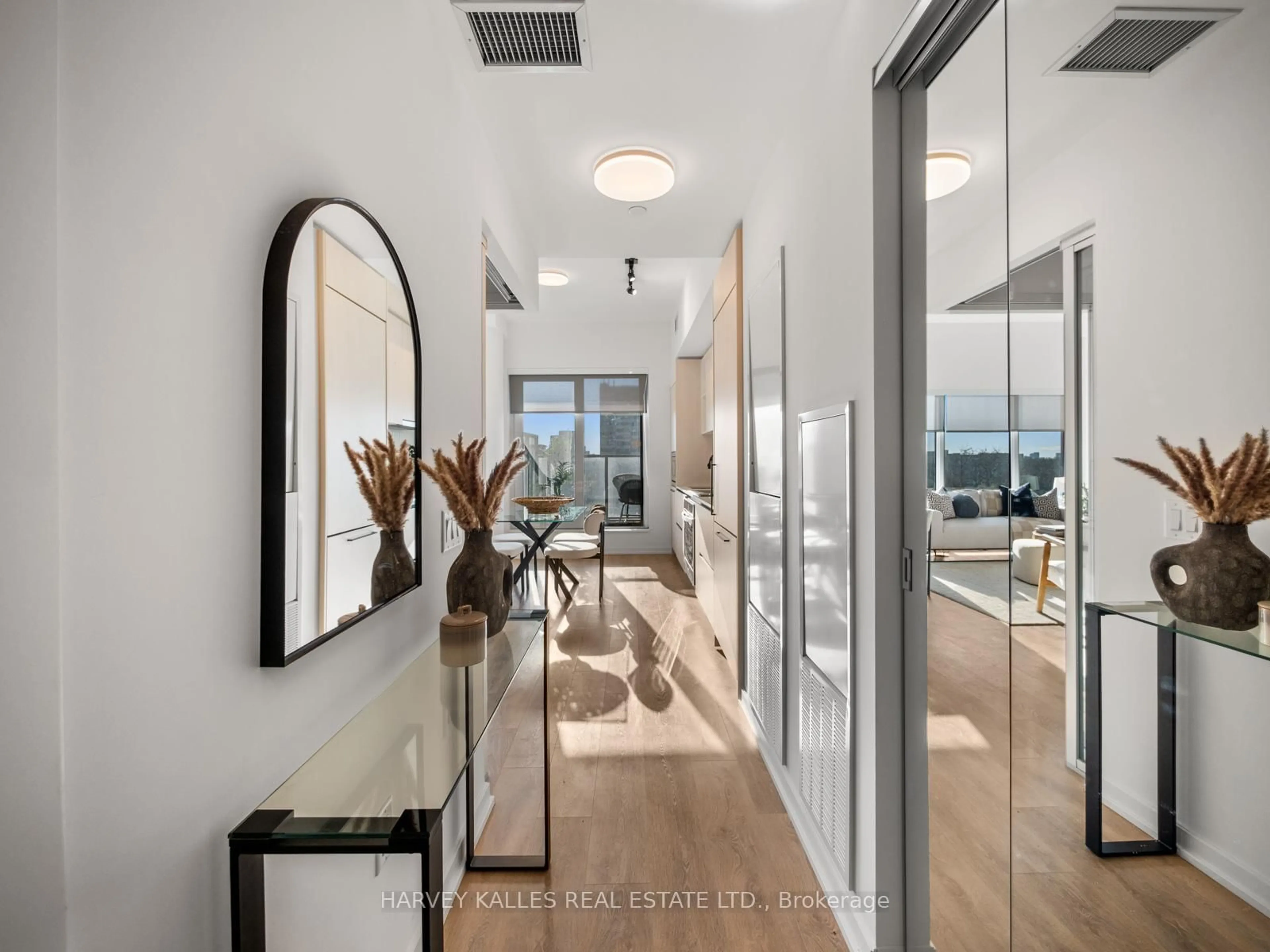 Indoor entryway for 1285 Dupont St #503, Toronto Ontario M6H 0E3