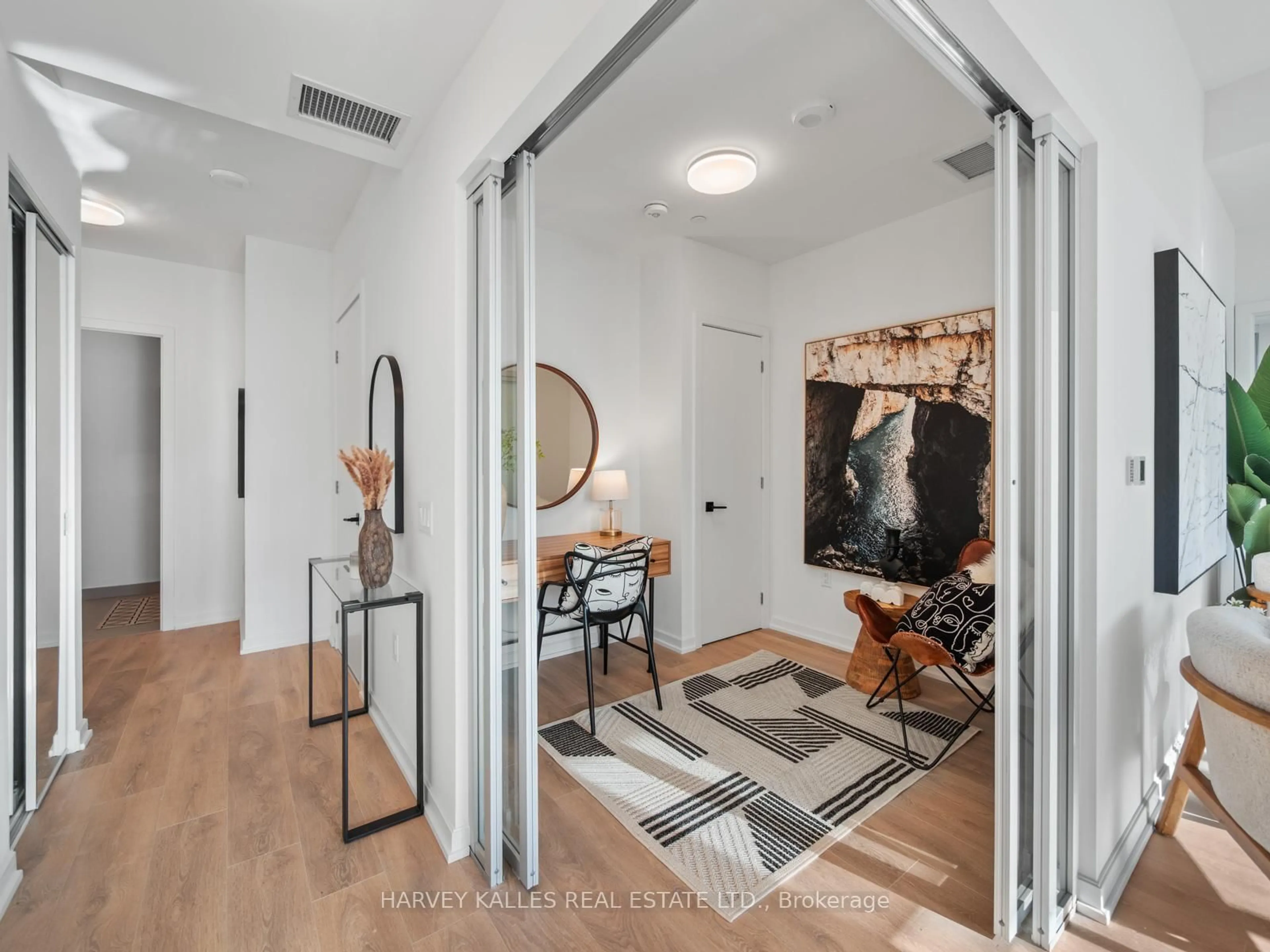 Indoor entryway for 1285 Dupont St #503, Toronto Ontario M6H 0E3