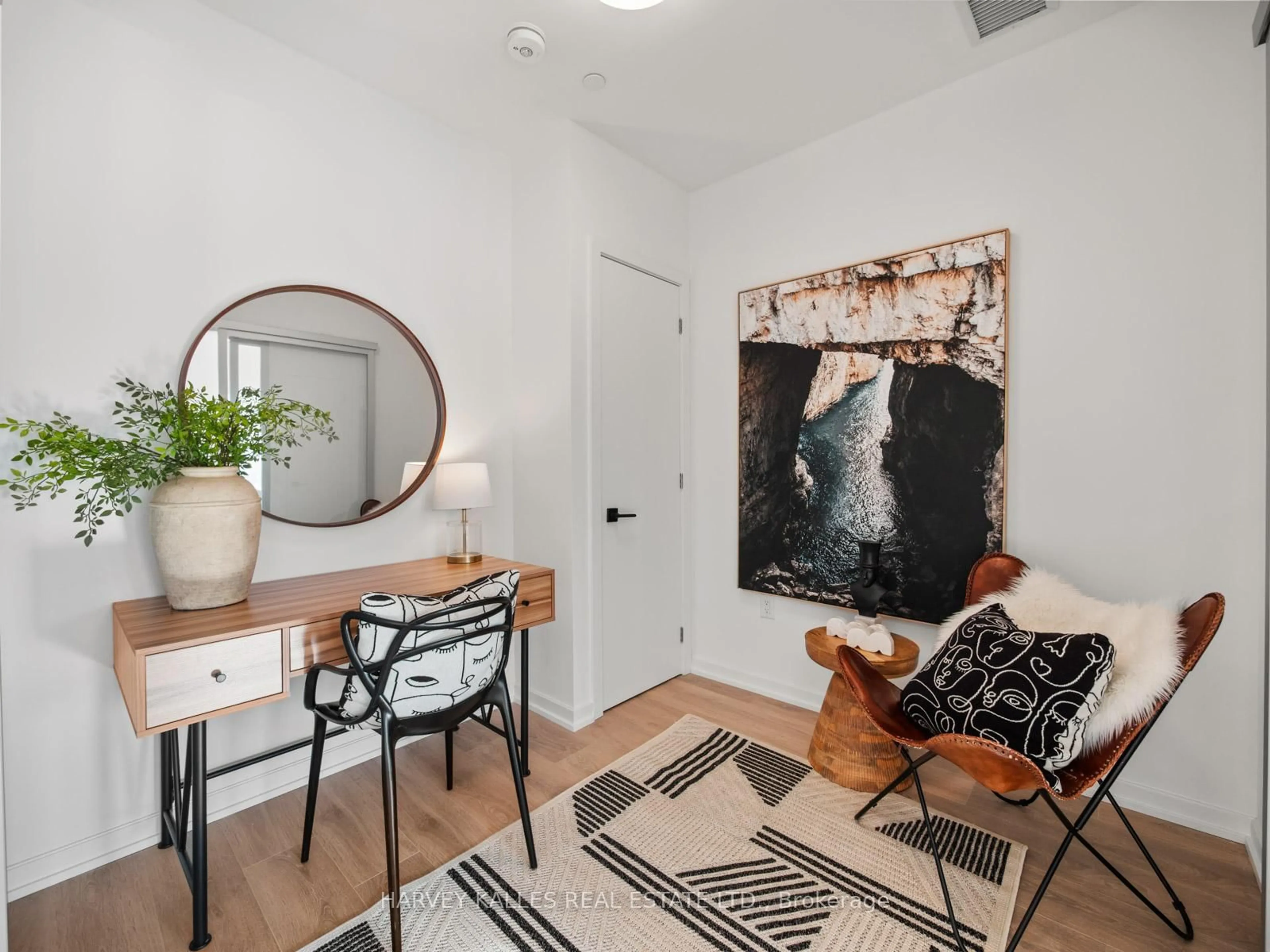 Indoor entryway for 1285 Dupont St #503, Toronto Ontario M6H 0E3