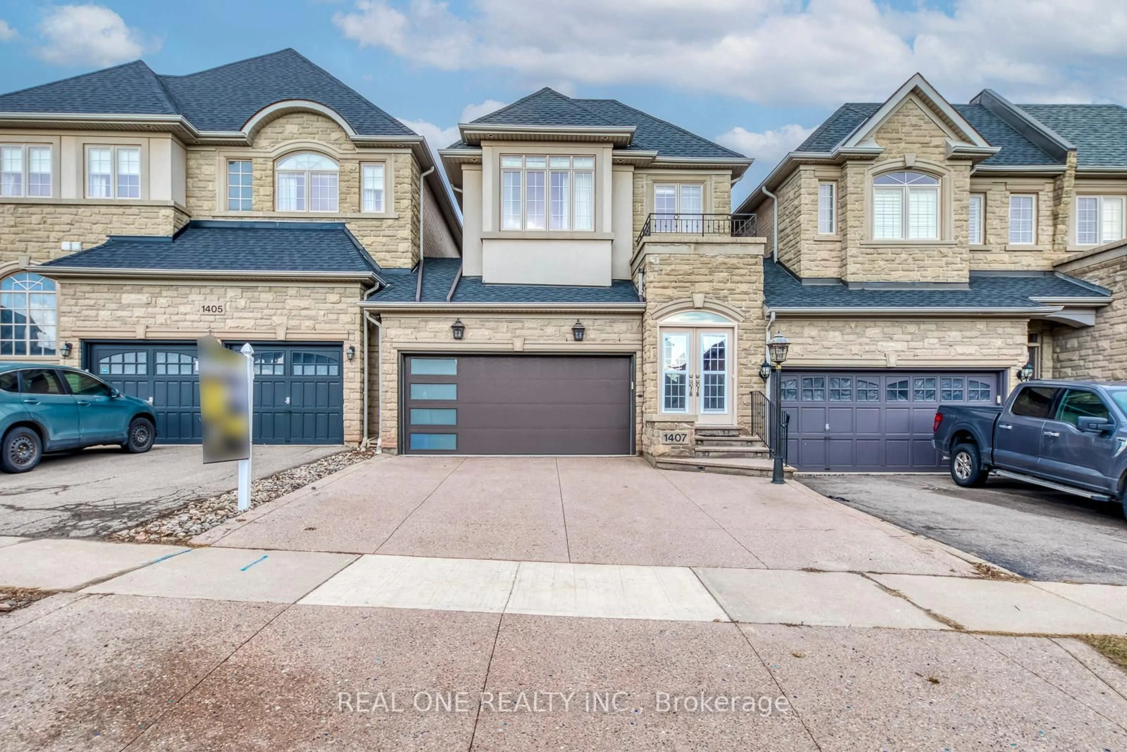 Home with brick exterior material, street for 1407 Craigleith Rd, Oakville Ontario L6H 0A7