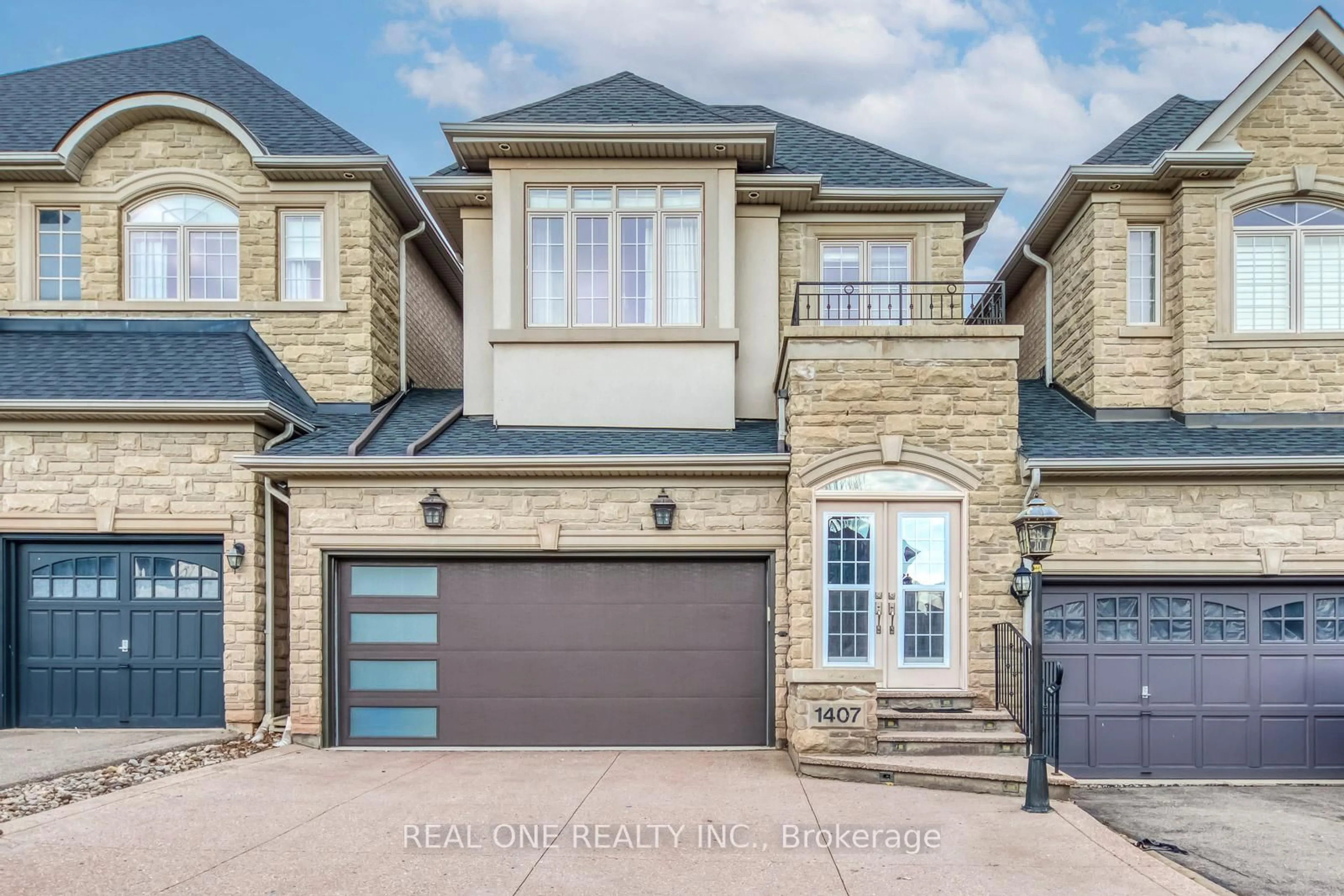 Home with brick exterior material, street for 1407 Craigleith Rd, Oakville Ontario L6H 0A7