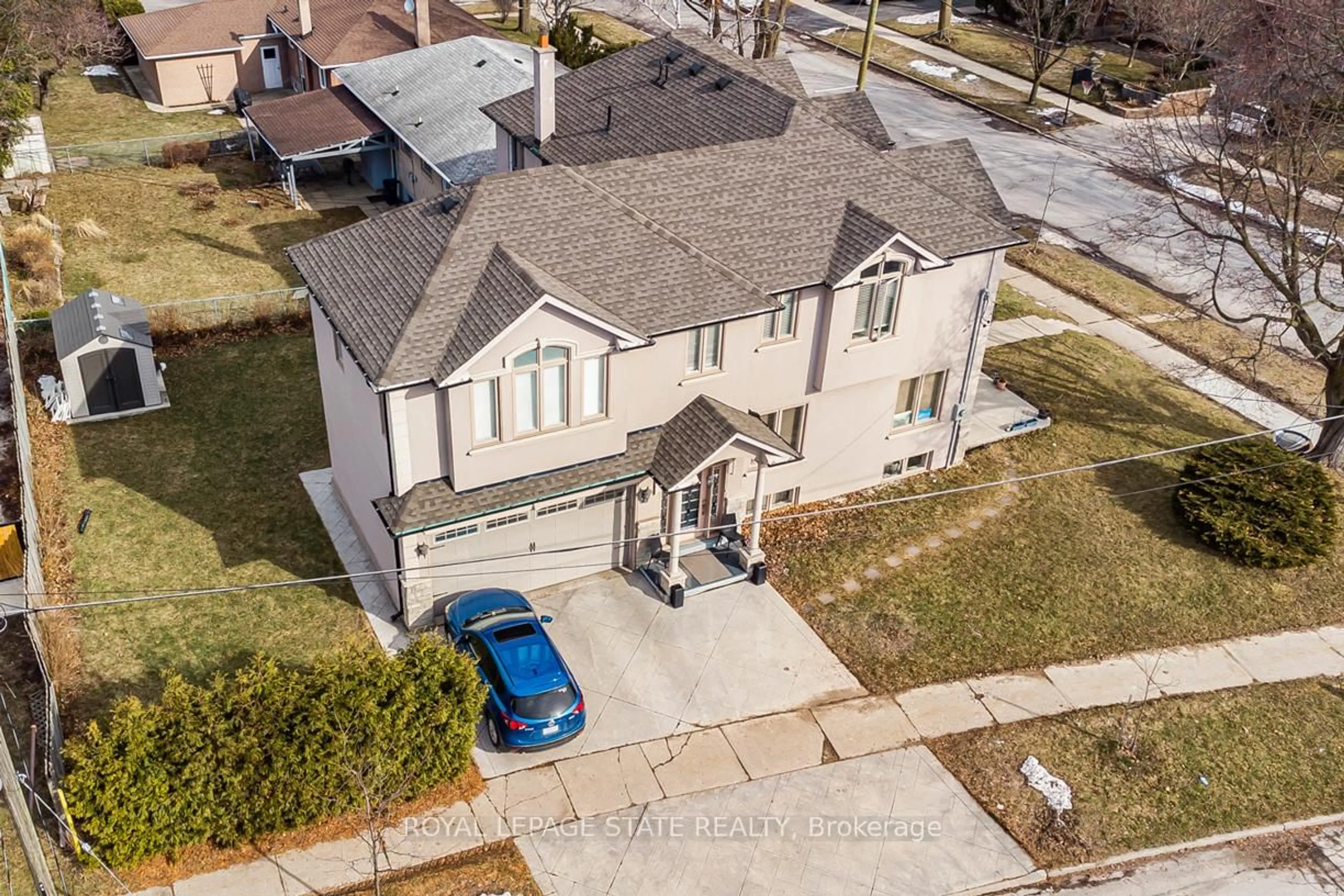 A pic from outside/outdoor area/front of a property/back of a property/a pic from drone, street for 6 Griggsden Ave, Toronto Ontario M9P 2Z5