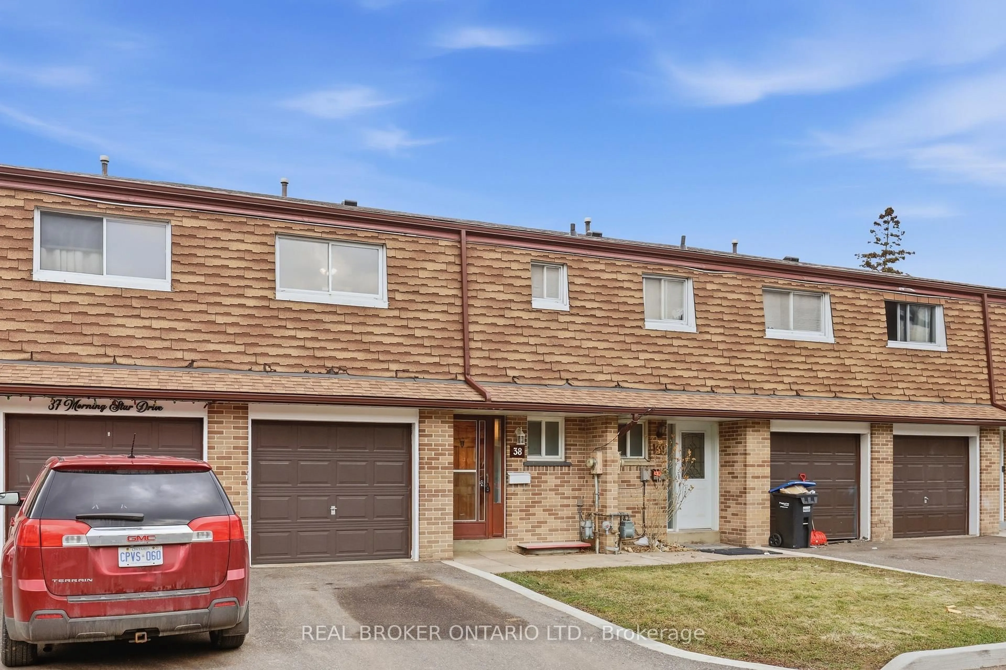 A pic from outside/outdoor area/front of a property/back of a property/a pic from drone, street for 3860 Morning Star Dr #38, Mississauga Ontario L4T 1Y9