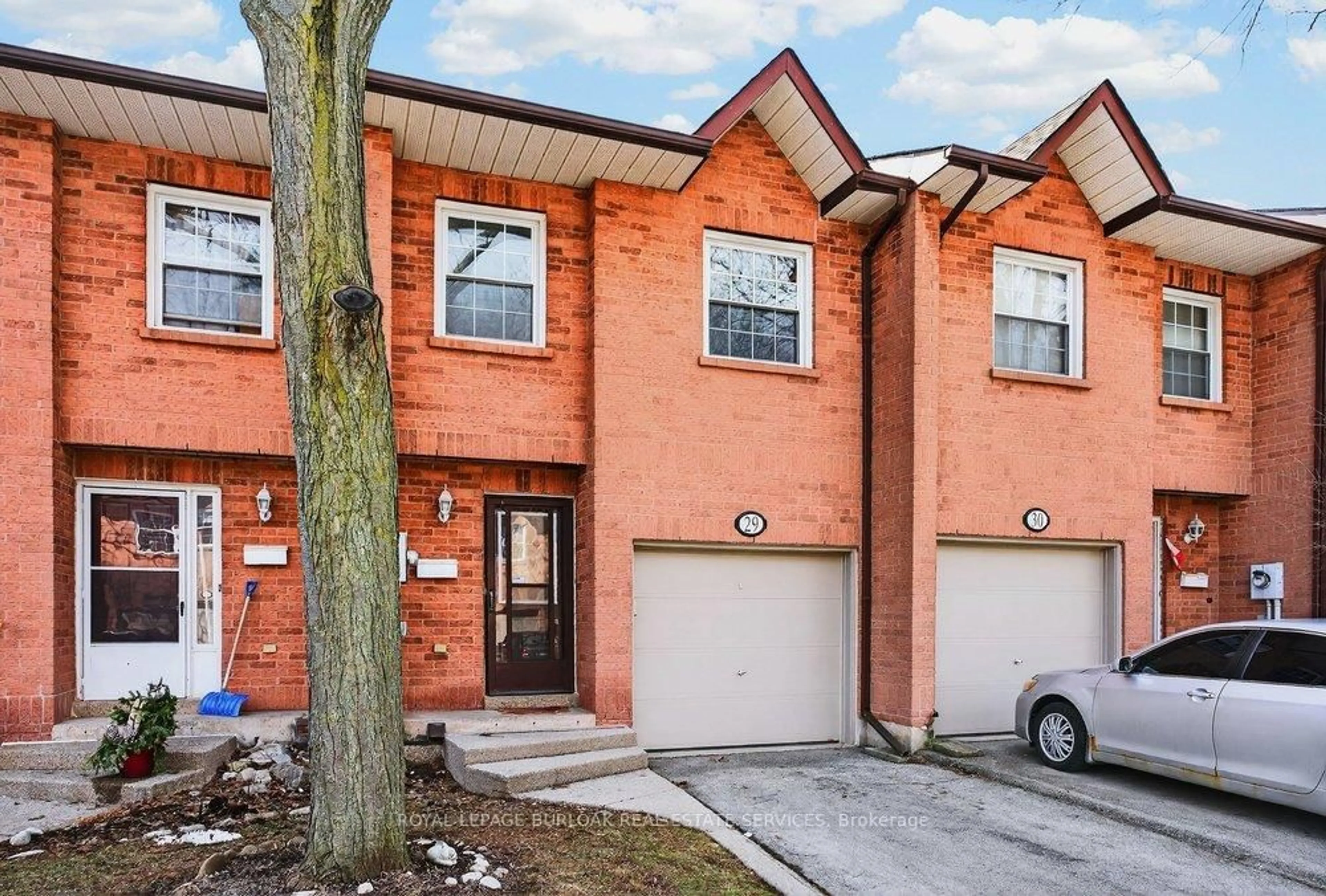 Home with brick exterior material, street for 2004 Glenada Cres #29, Oakville Ontario L6H 5P5