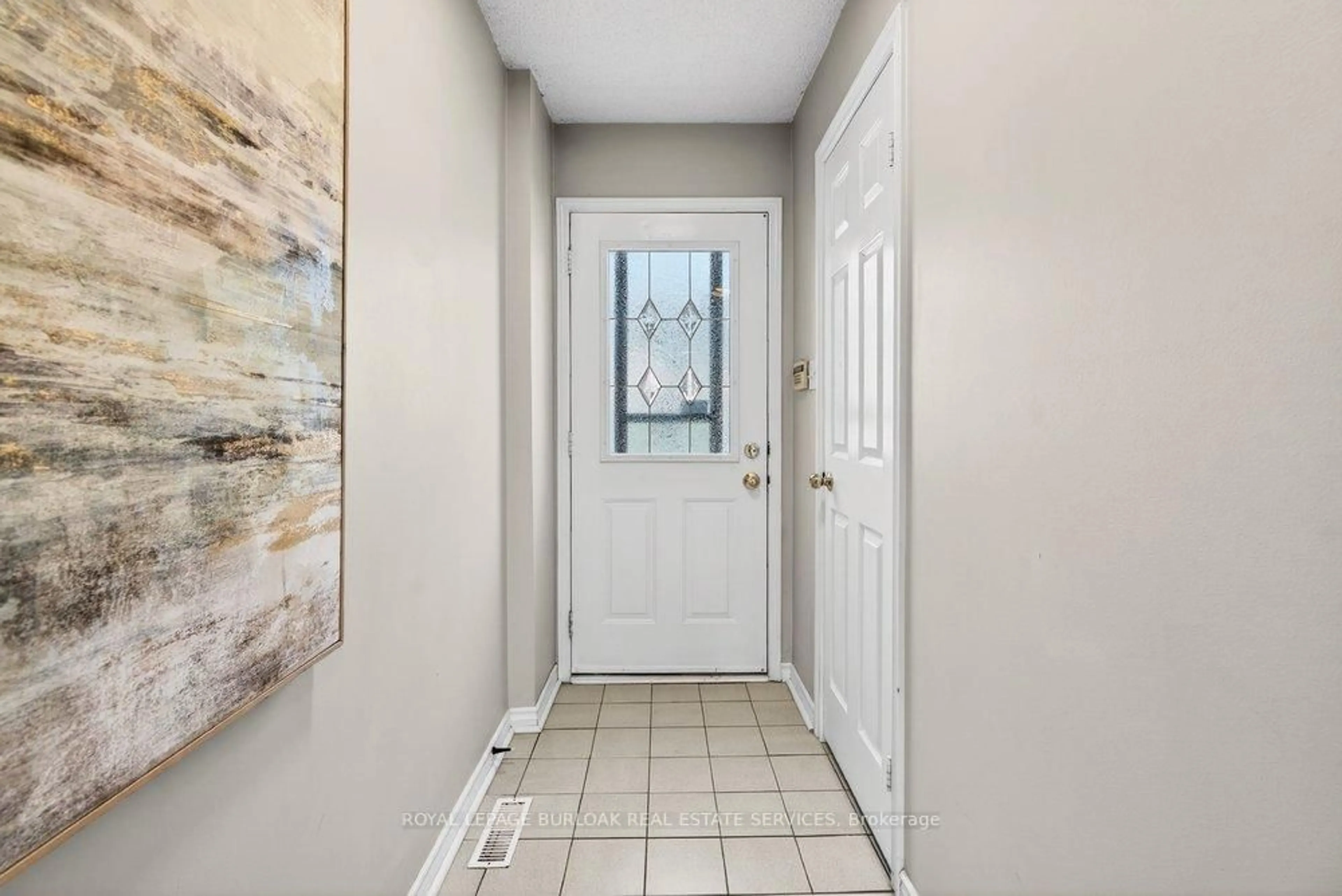 Indoor entryway for 2004 Glenada Cres #29, Oakville Ontario L6H 5P5