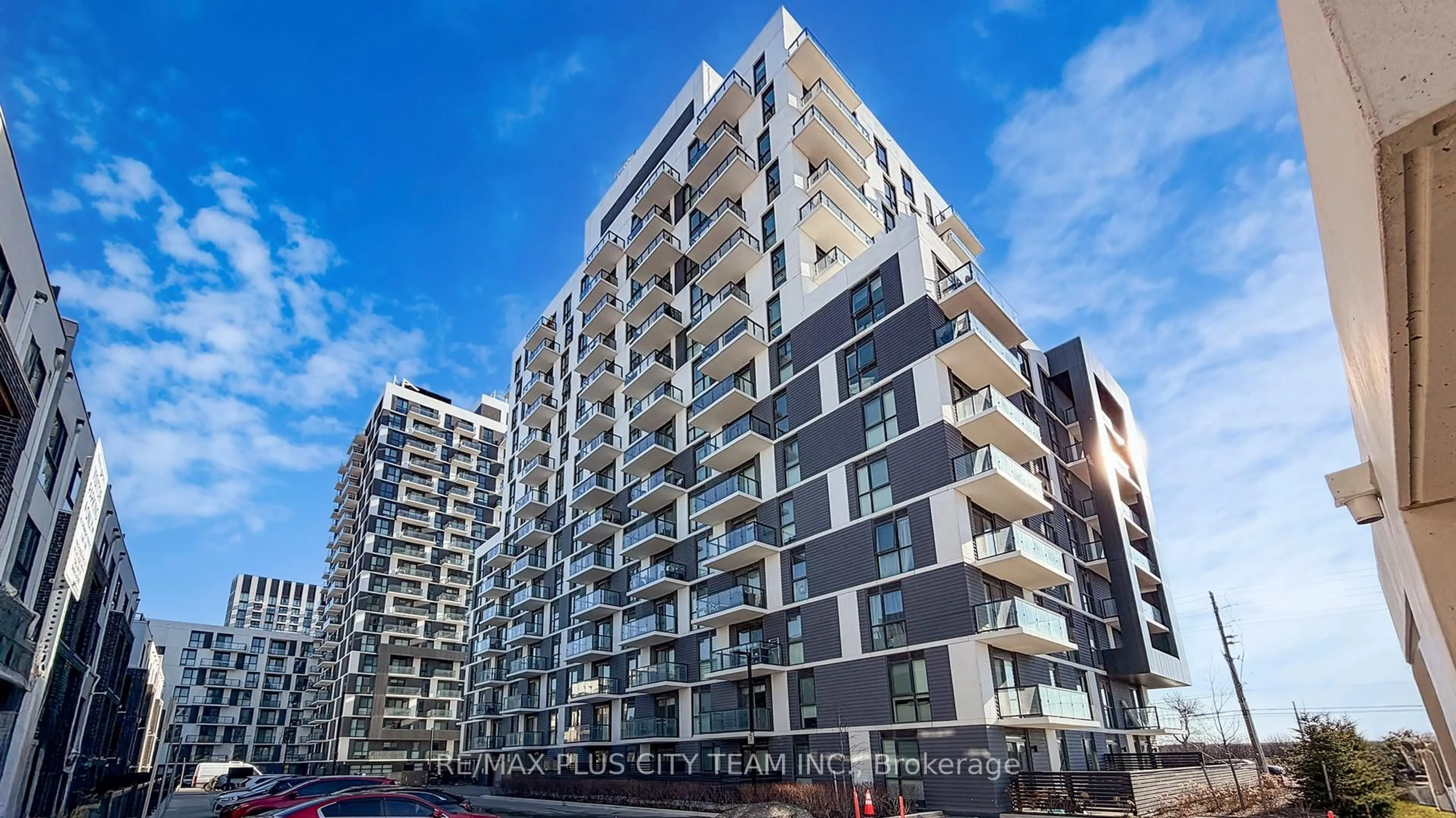 A pic from outside/outdoor area/front of a property/back of a property/a pic from drone, building for 345 Wheat Boom Dr #1001, Oakville Ontario L6H 7X4