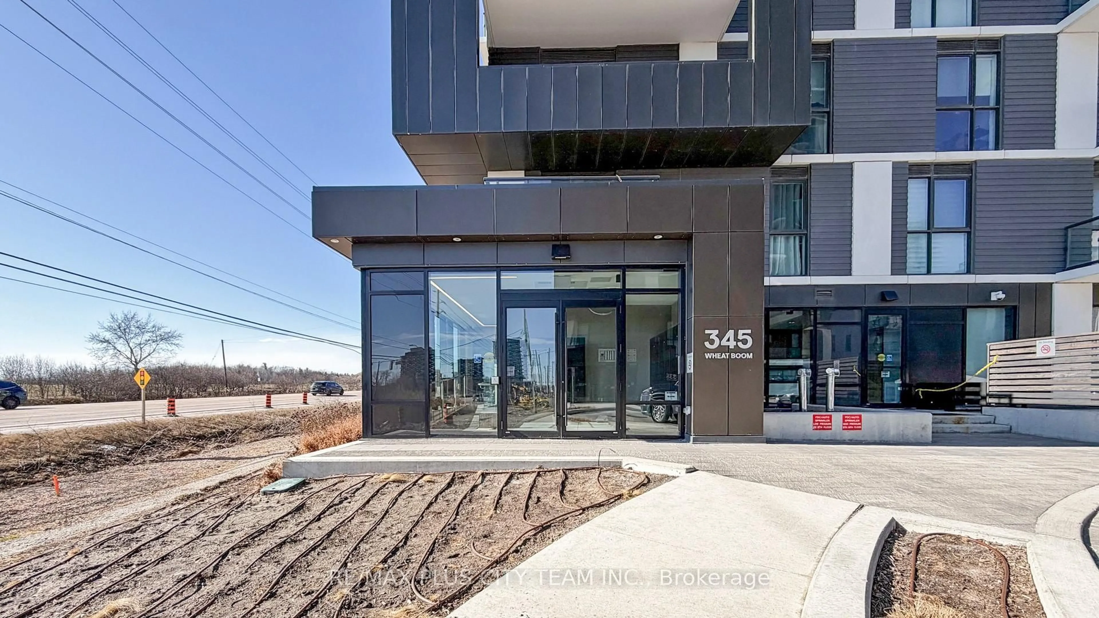 Indoor foyer for 345 Wheat Boom Dr #1001, Oakville Ontario L6H 7X4