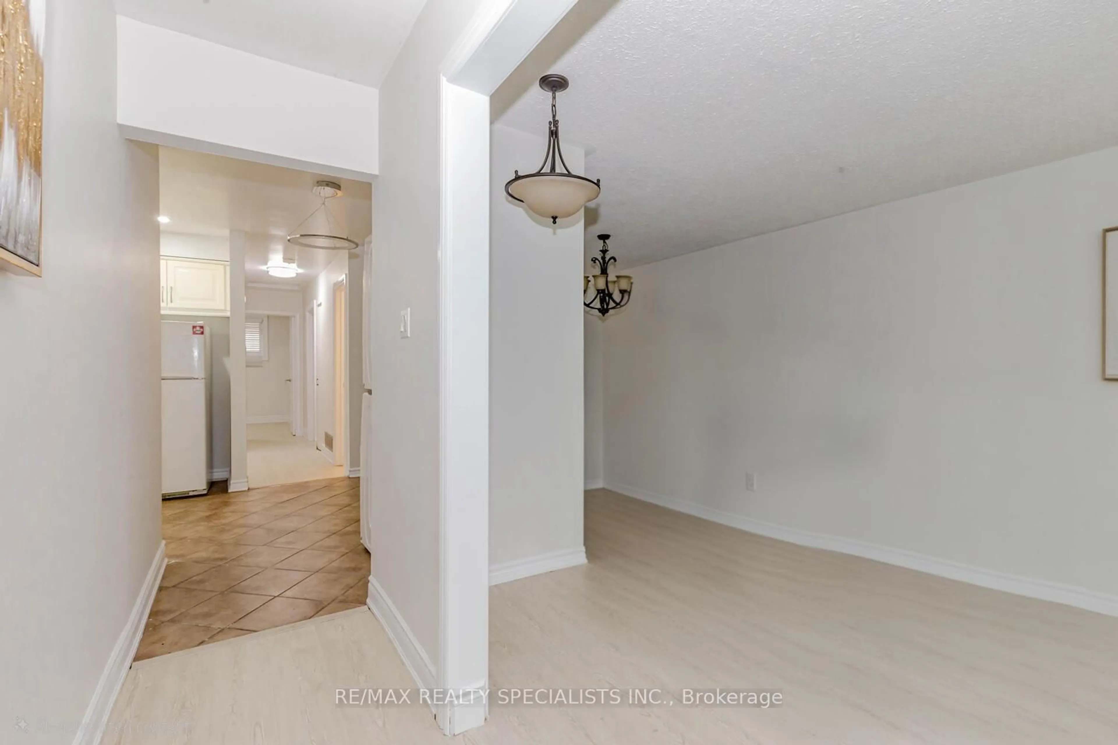 Indoor entryway for 39 Seaborn Rd, Brampton Ontario L6V 2B8