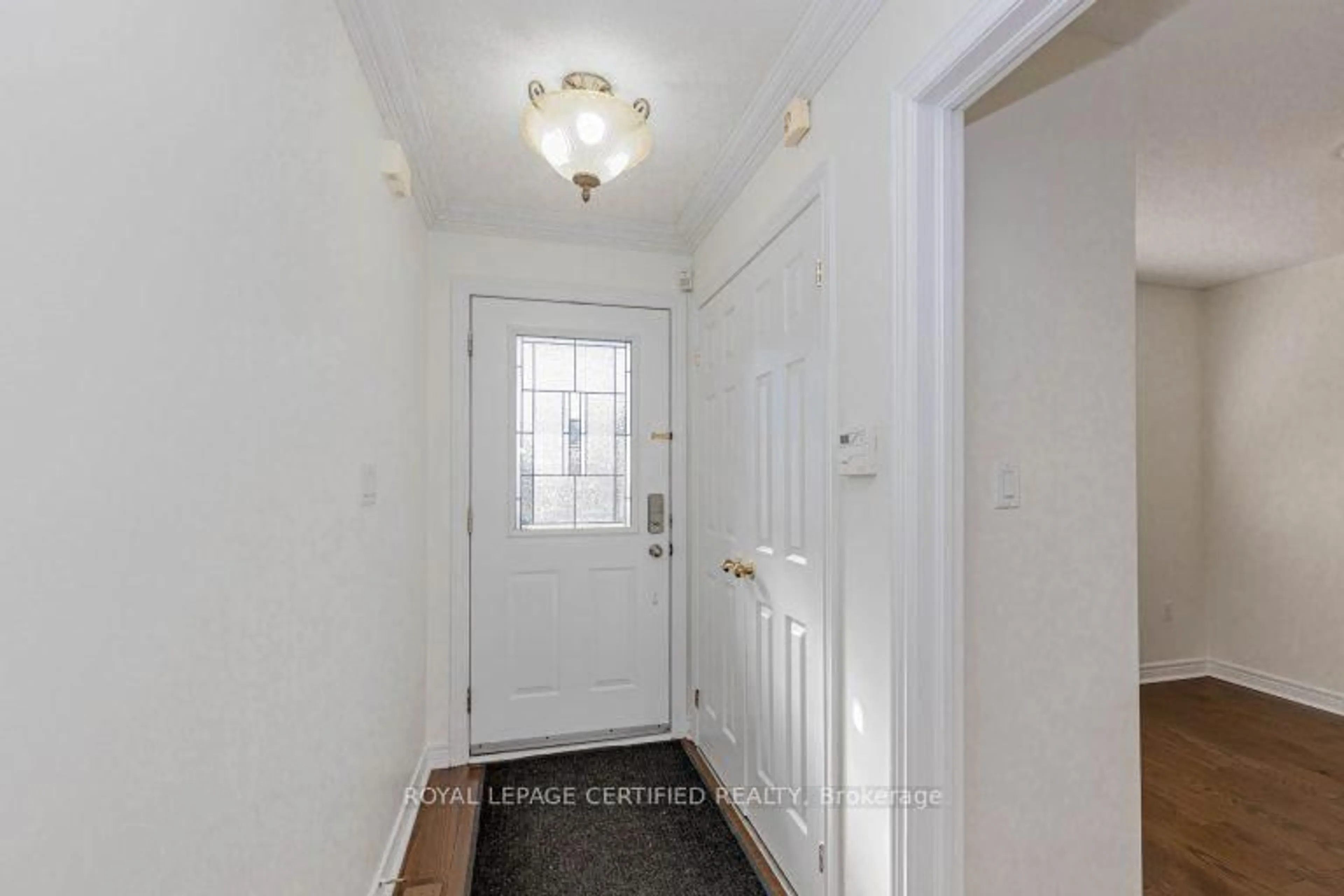 Indoor entryway for 711 POPLAR Rd, Milton Ontario L9T 5X2