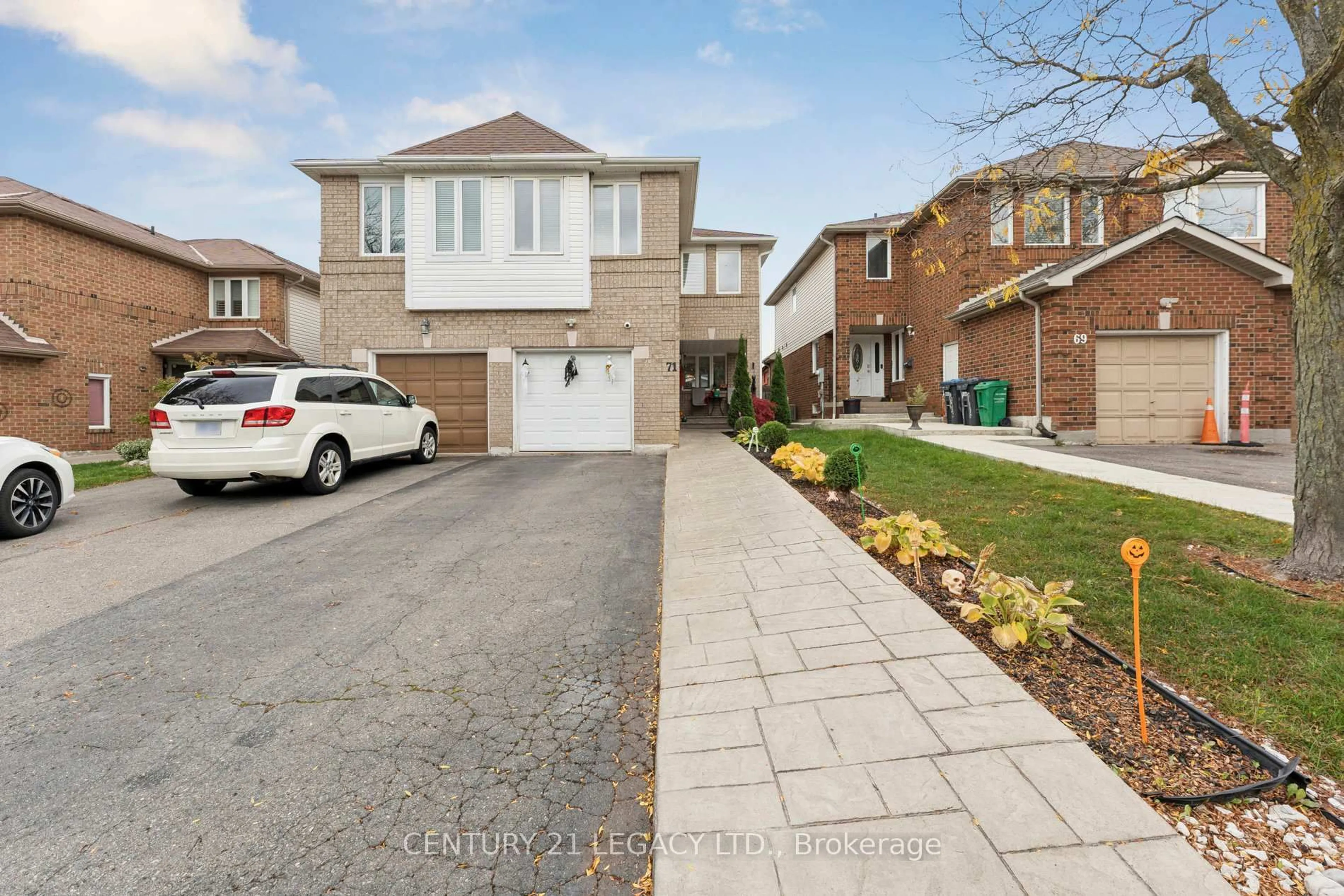 Home with brick exterior material, street for 71 Townley Cres, Brampton Ontario L6Z 4T1