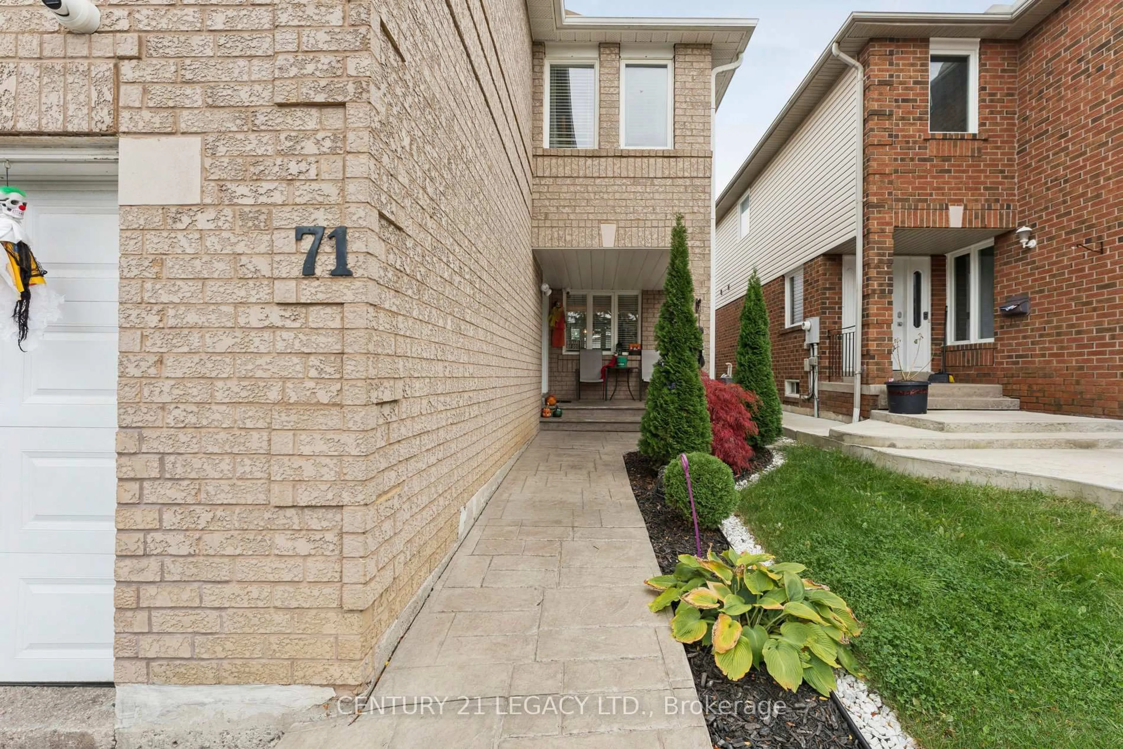 Home with brick exterior material, street for 71 Townley Cres, Brampton Ontario L6Z 4T1
