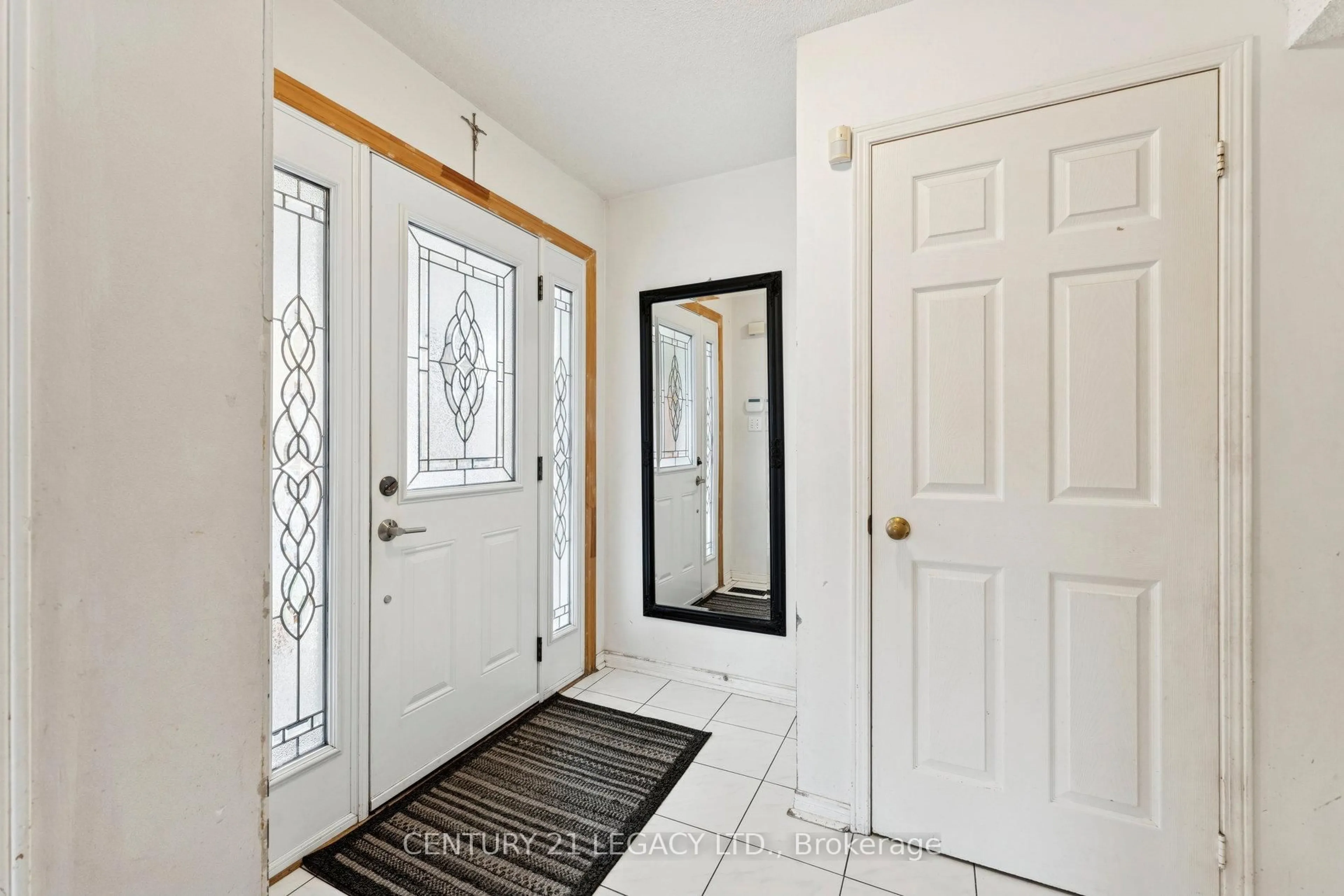 Indoor entryway for 71 Townley Cres, Brampton Ontario L6Z 4T1